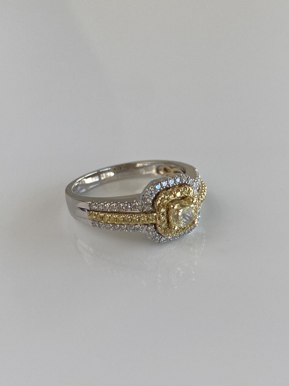 Vintage Solid 14k White Gold Yellow & Clear Diamonds Ring - Size 7.25