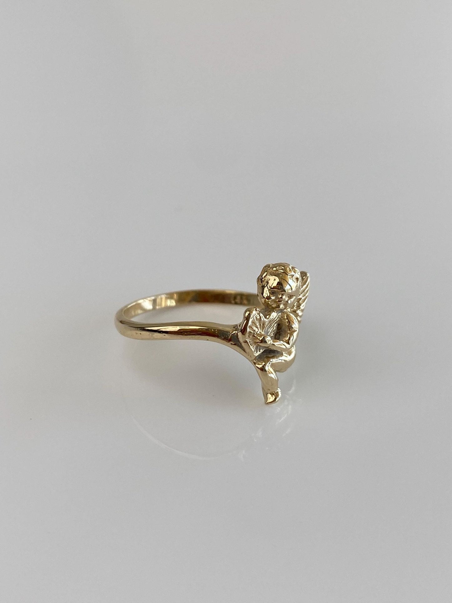 Vintage Solid 14k Yellow Gold Cupid Chevron Ring - Size 6.5
