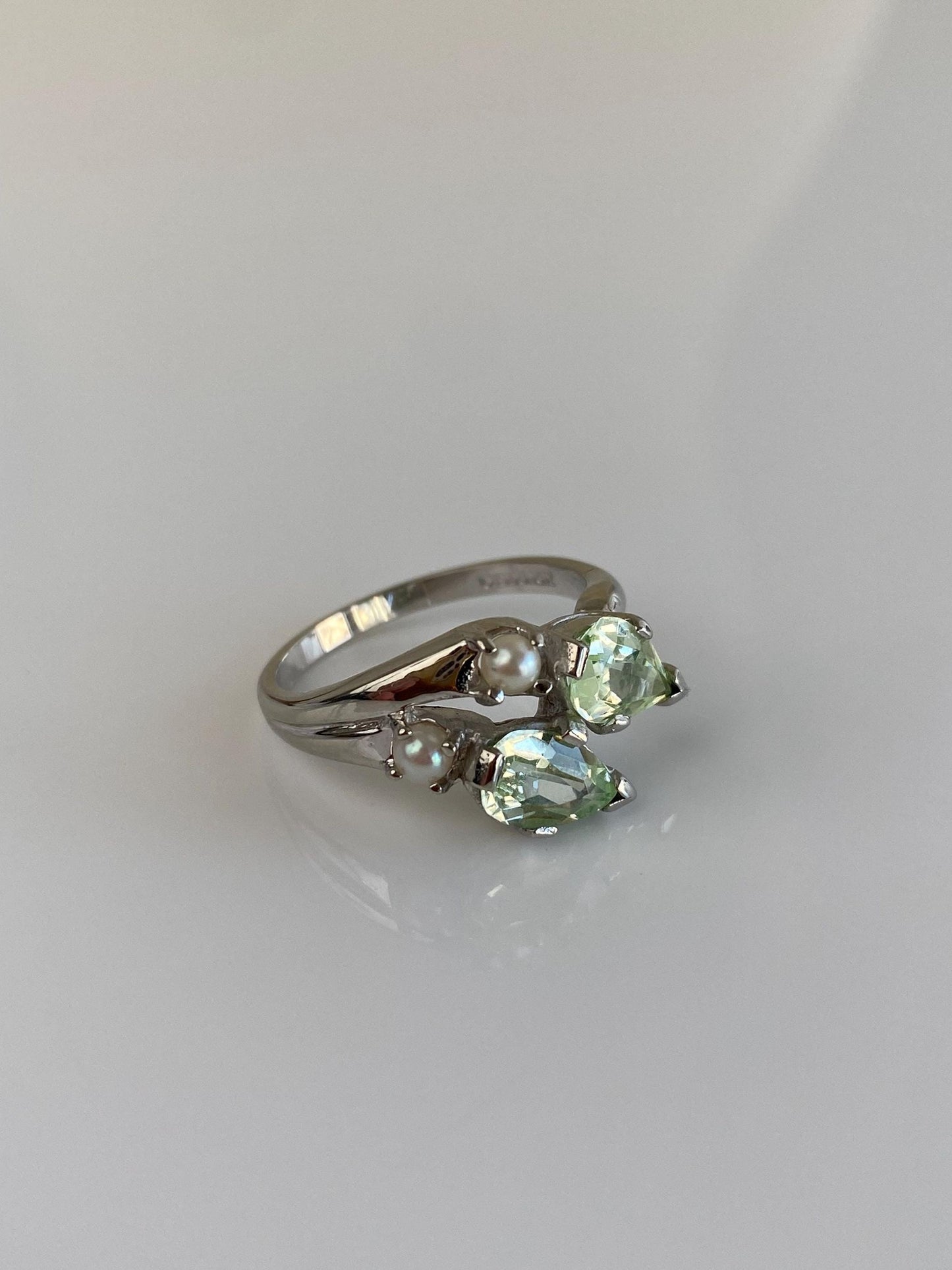 Vintage Solid 10k White Gold Light Green Quartz Seed Pearls Ring - Size 6.75