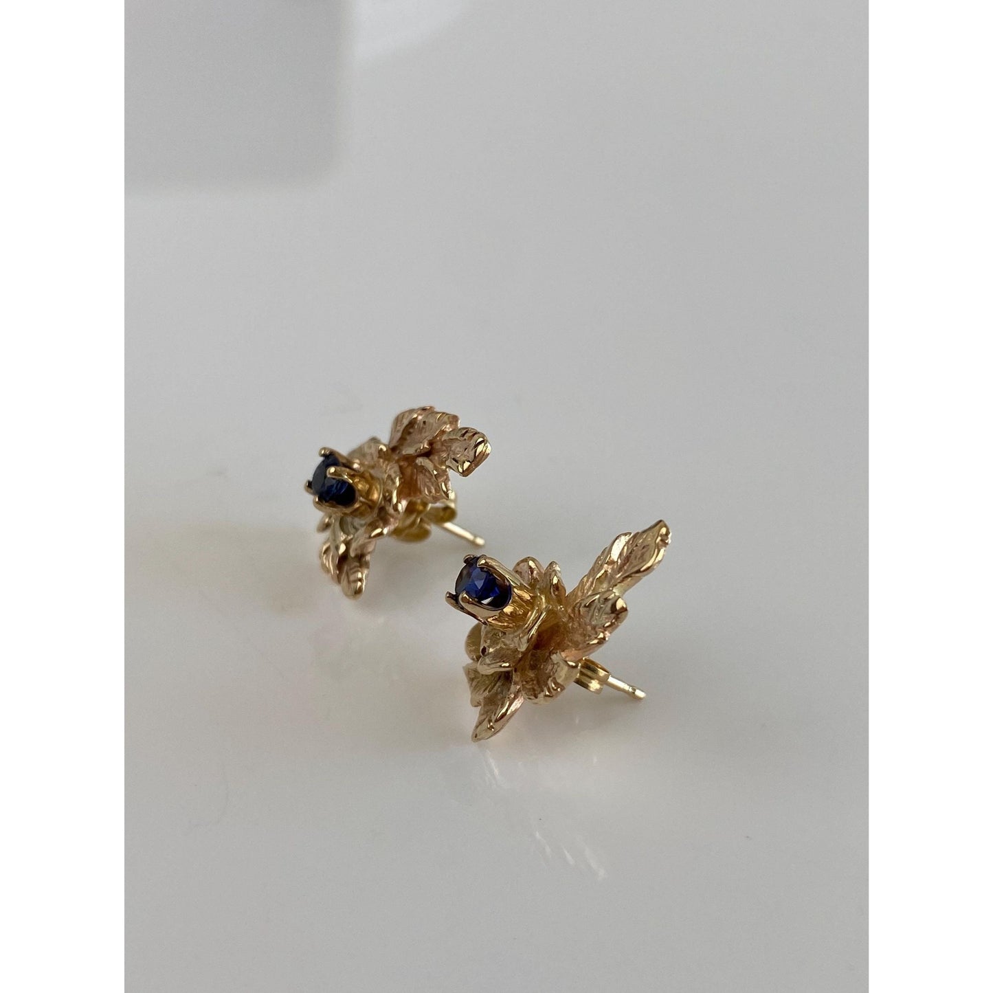 Vintage Solid 14k Yellow Gold Sapphire Flower Leaves Stud Earrings