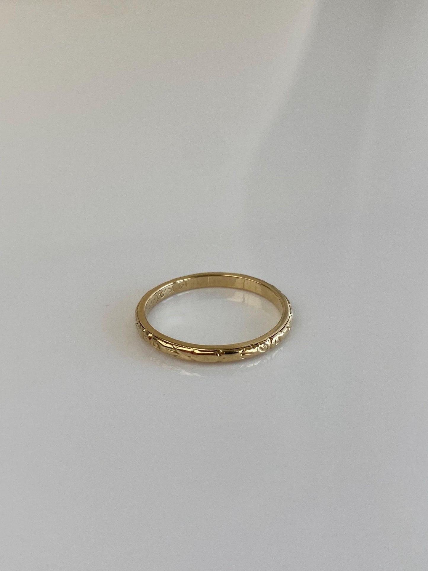 Vintage Solid 14k Yellow Gold Designed Ring Band - Size 6