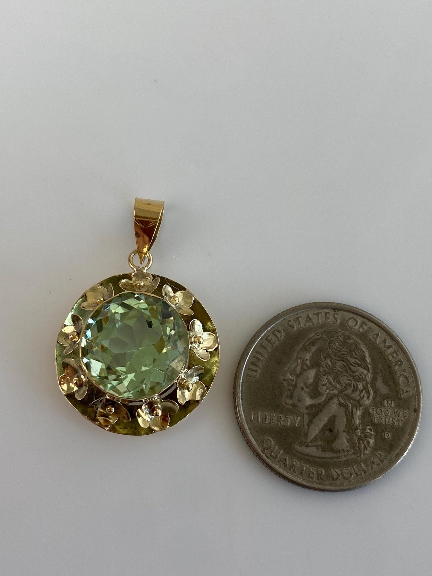 Vintage Solid 14k Yellow Gold Light Green Cubic Zirconia Flowers Charm