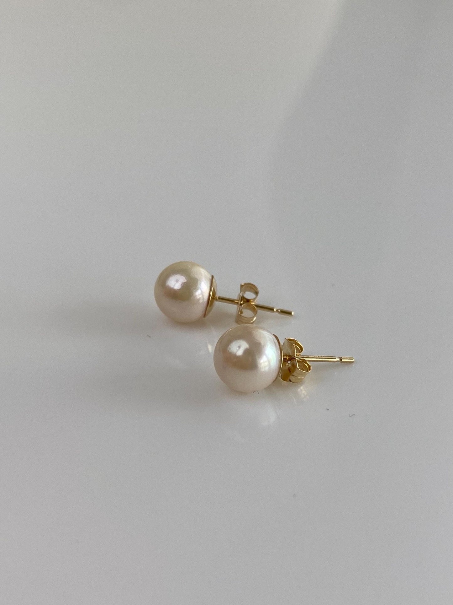 Vintage Solid 14k Yellow Gold Pearl Stud Earrings
