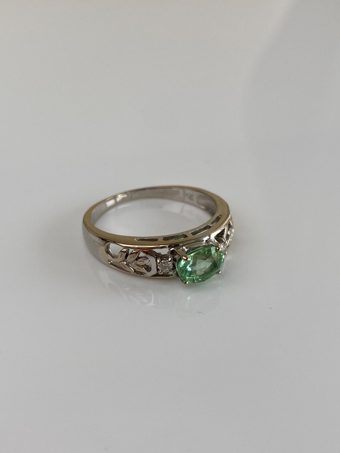 Vintage Solid 14k White Gold Diamond Peridot Ring - Size 8.75