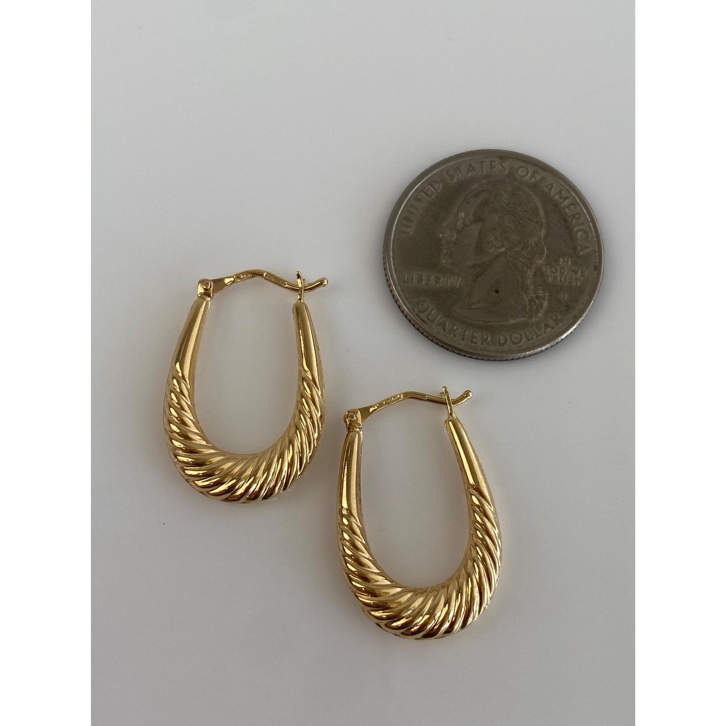 Vintage 18k Yellow Gold Oval Hoop Earrings
