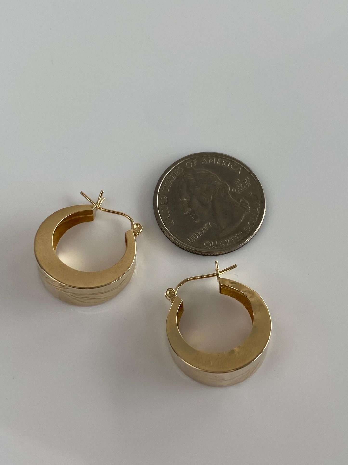 Vintage 14k Yellow Gold Engraved Leaves Tapered Hoop Earrings