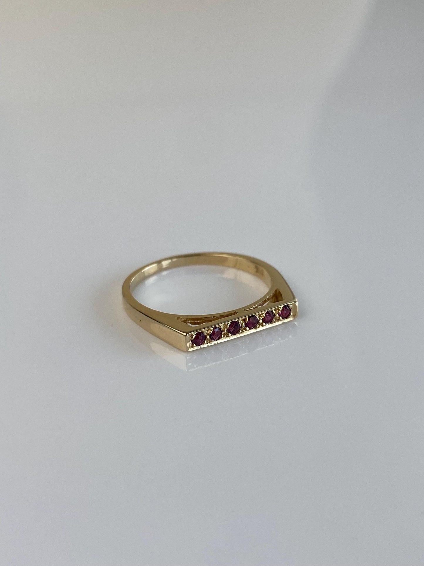Vintage Solid 14k Yellow Gold Red Spinel Ring - Size 5.25