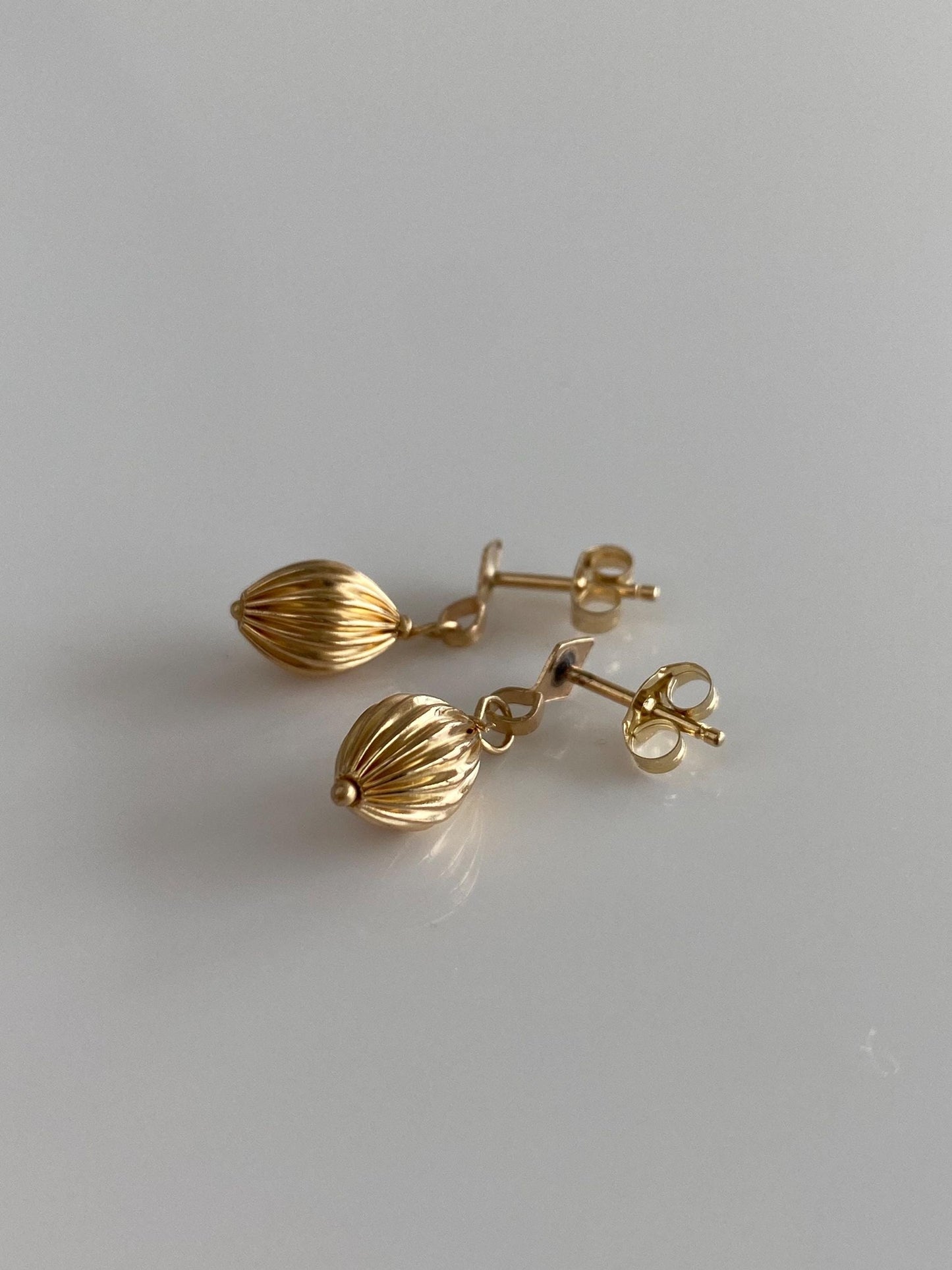 Vintage 14k Yellow Gold Fluted Bead Dangle Stud Earrings