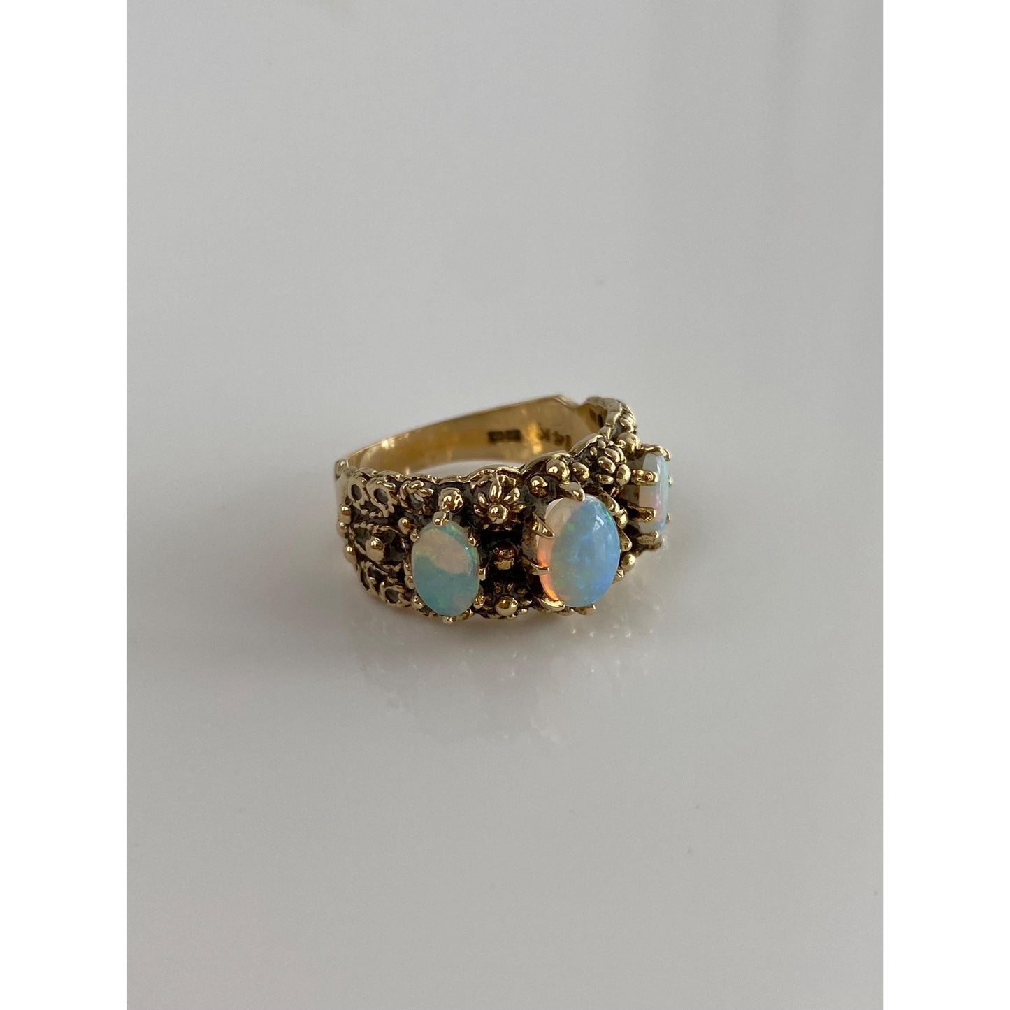 Vintage Solid 14k Yellow Gold Triple Opal Filigree Ring Band - Size 6