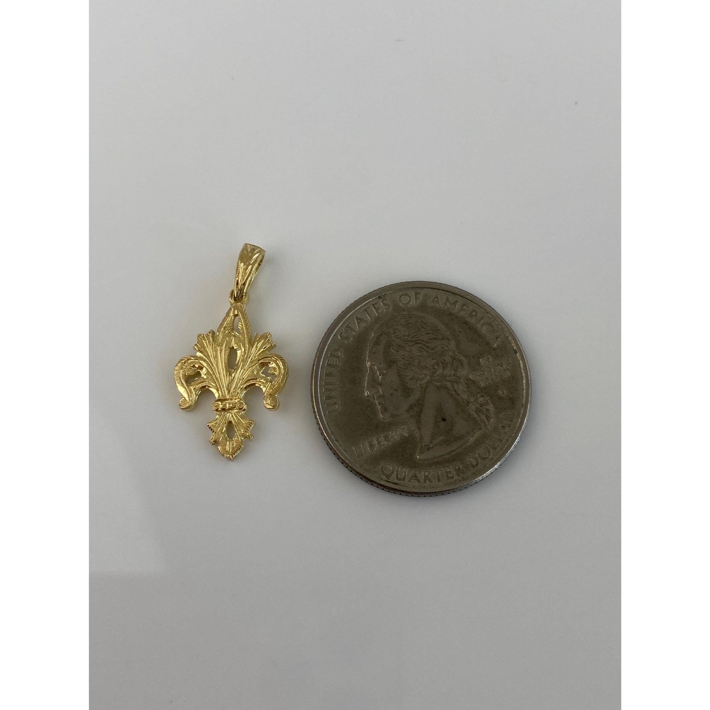 Vintage Solid 18k Yellow Gold Fleur-de-lis Charm
