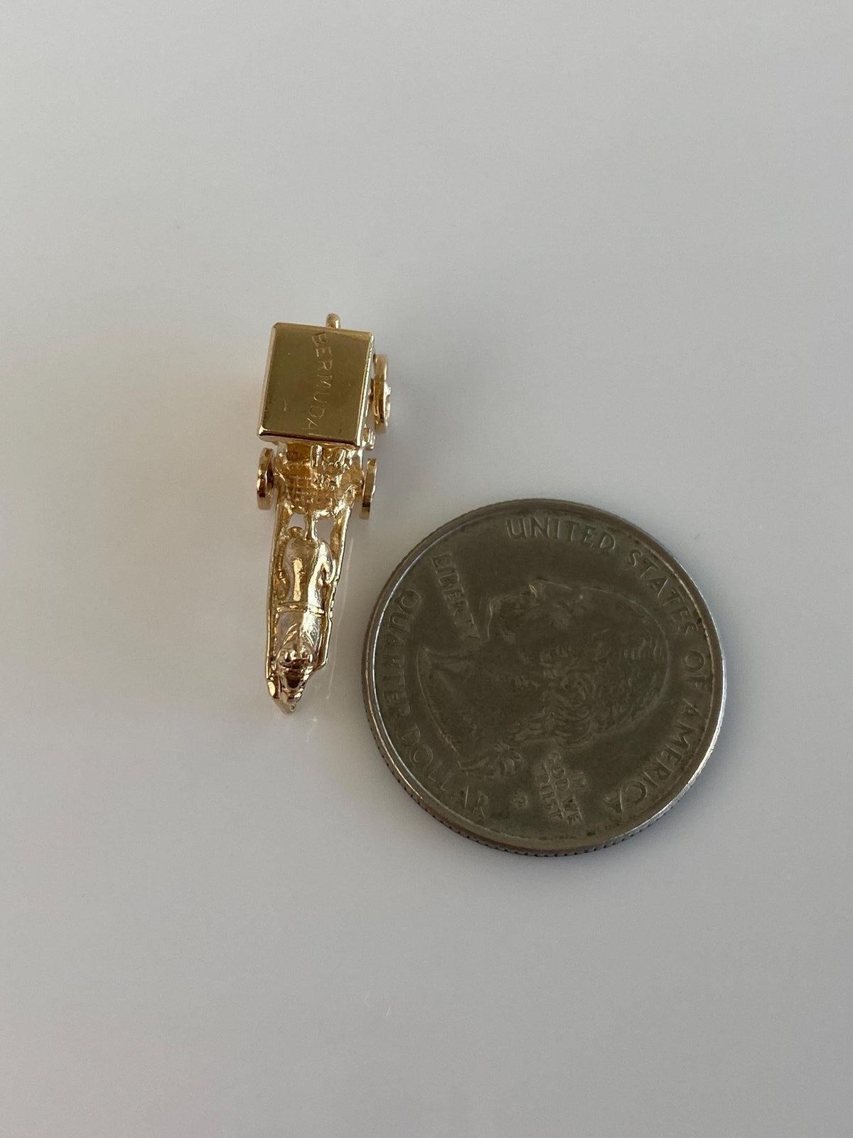 Vintage Solid 9k Yellow Gold Articulated Bermuda Horse Drawn Carriage Charm