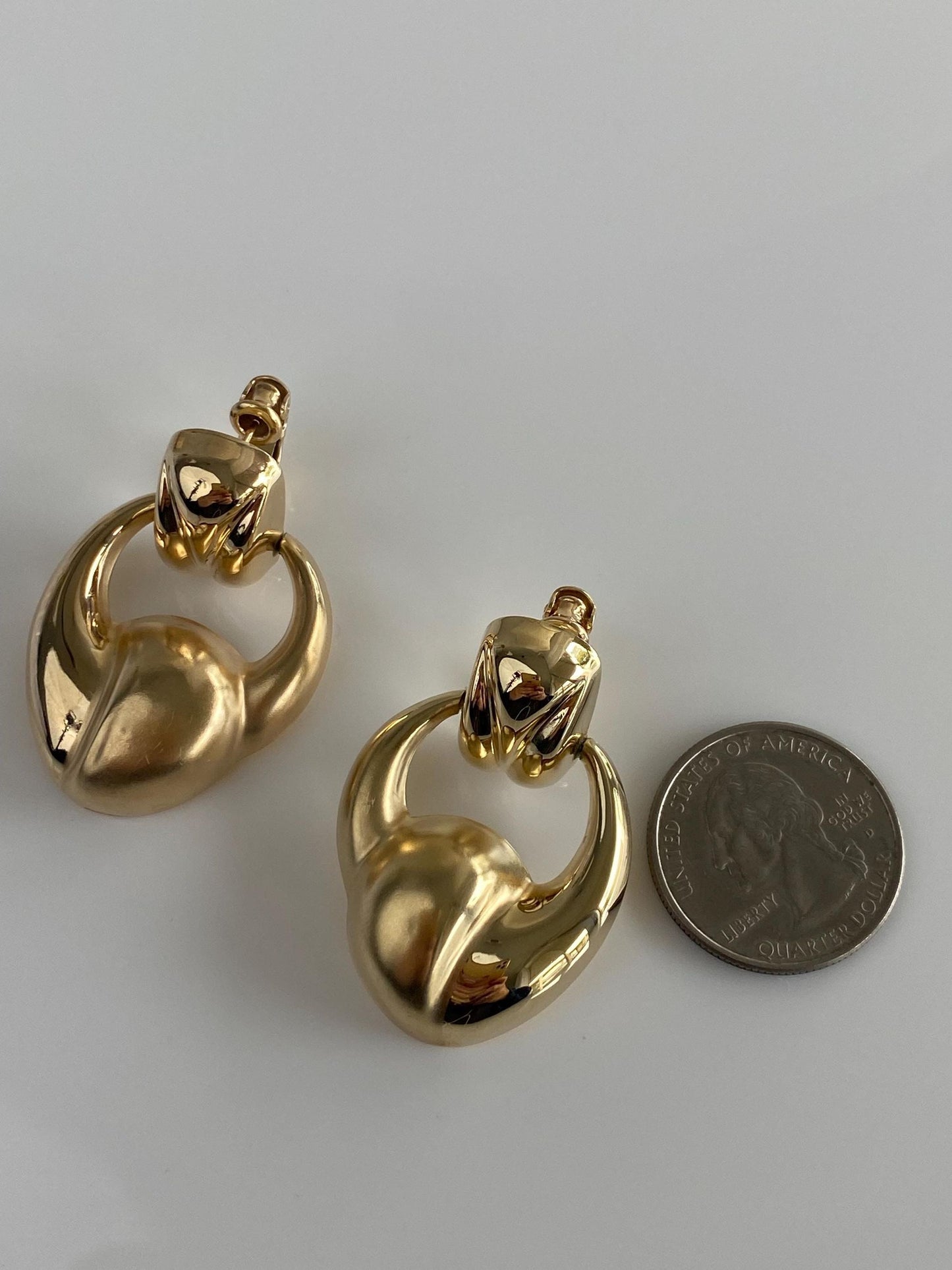 Vintage 14k Yellow Gold Scalloped Drop Stud Earrings