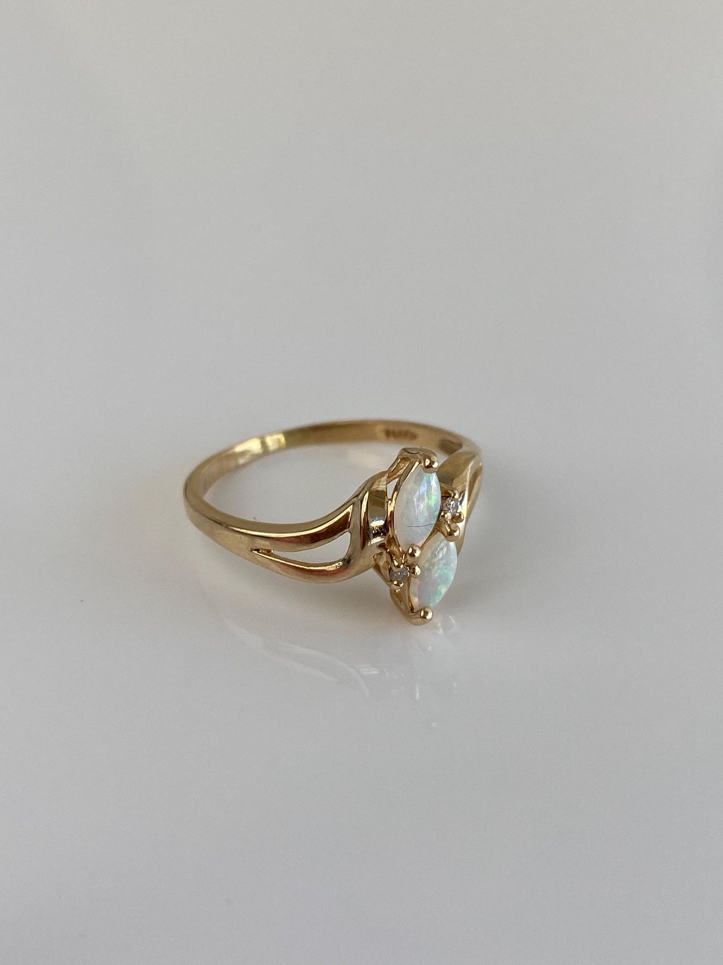 Vintage Solid 14k Yellow Gold Diamond Opal Ring - Size 7.75