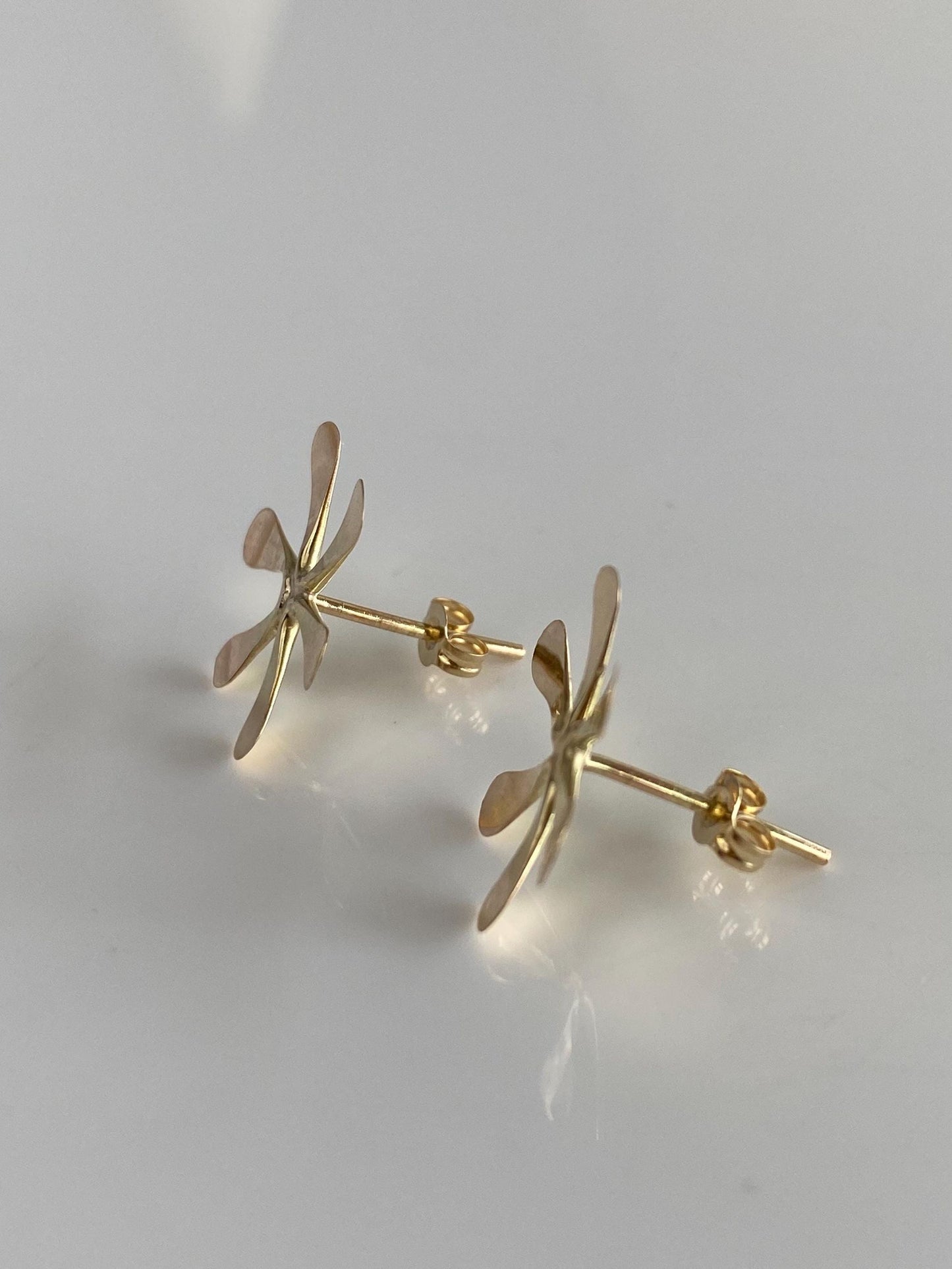 Vintage Solid 14k Yellow Gold Forged Flower Stud Earrings