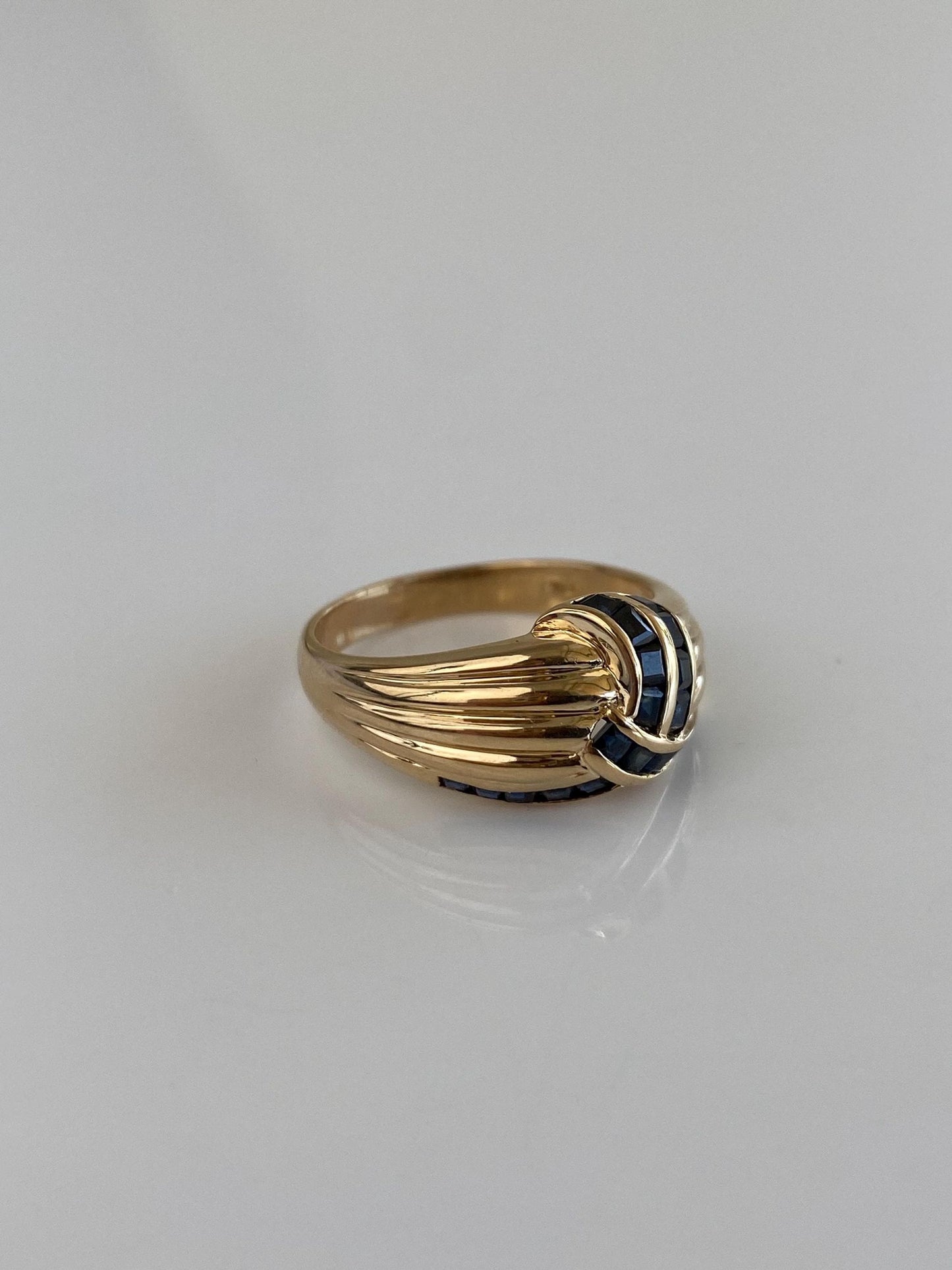 Solid 14k Yellow Gold Blue Sapphire Lined Ring - Size 7.75