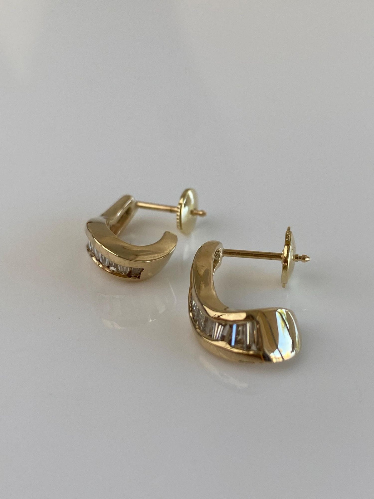 Vintage Solid 14k Yellow Gold Baguette Diamond Drop Earrings