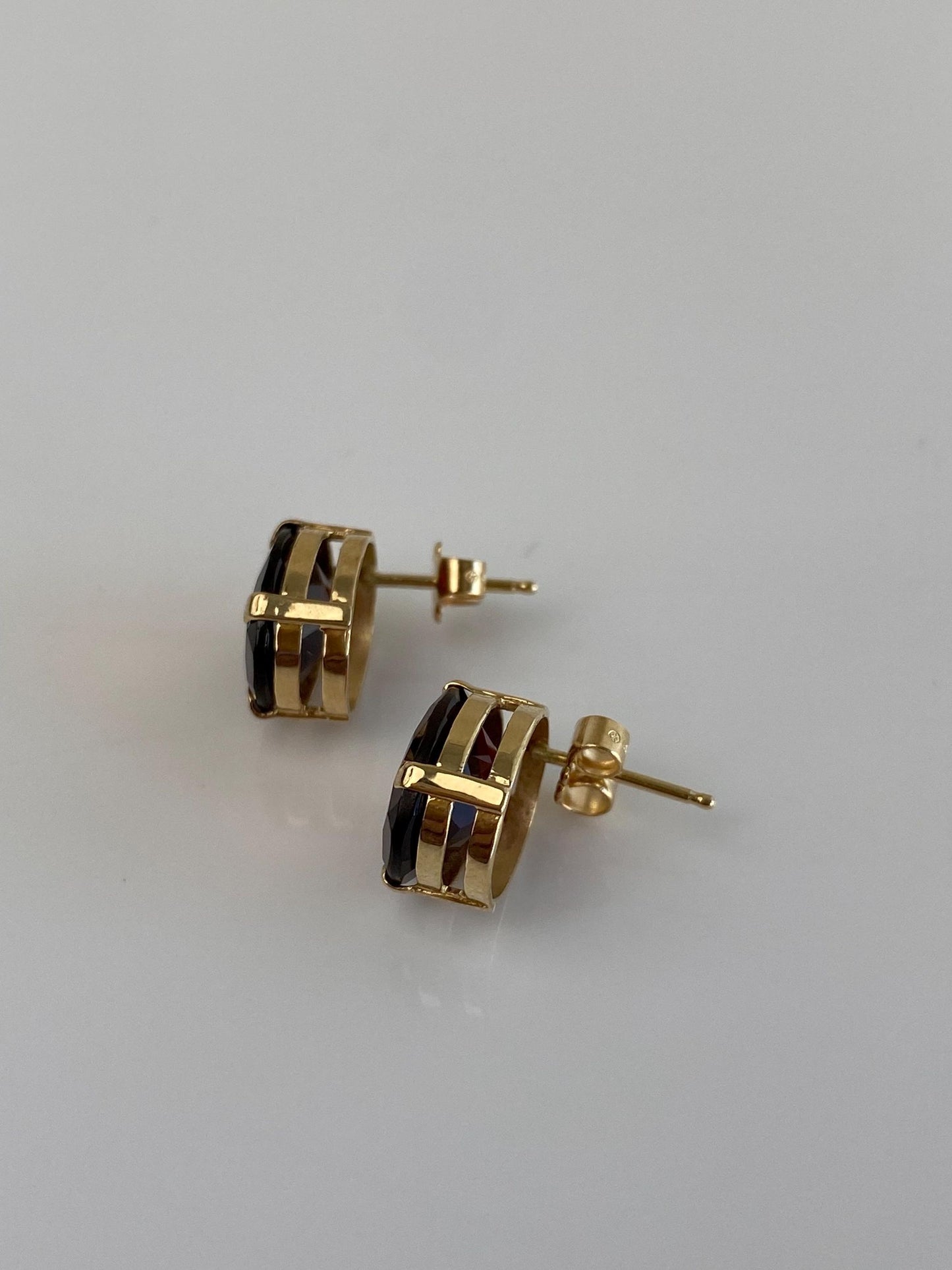 Vintage Solid 14k Yellow Gold Garnet Stud Earrings