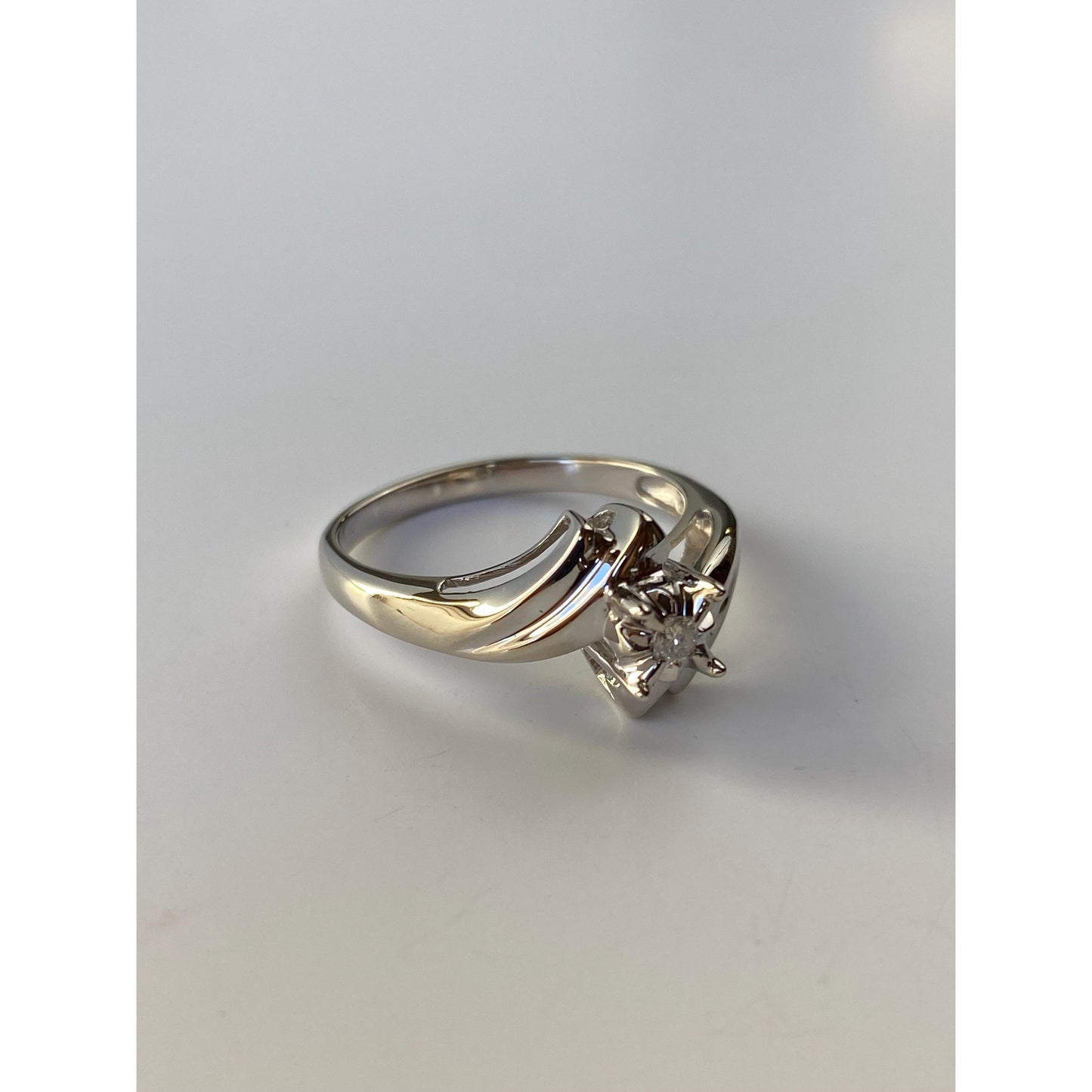 Vintage Solid 10k White Gold Diamond Twist Ring - Size 6.75