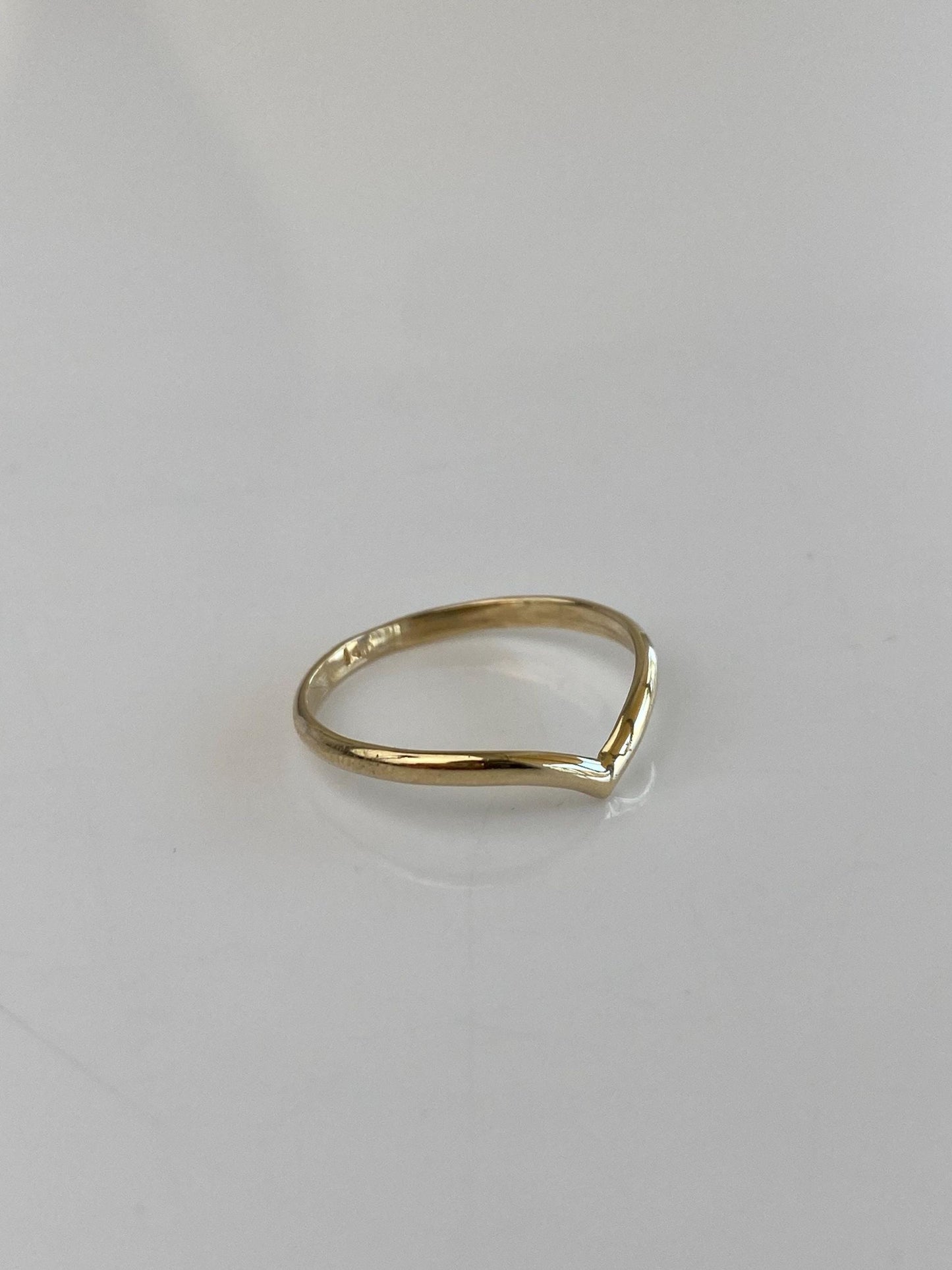 Vintage Solid 14k Yellow Gold Slim Chevron Ring - Size 6.25