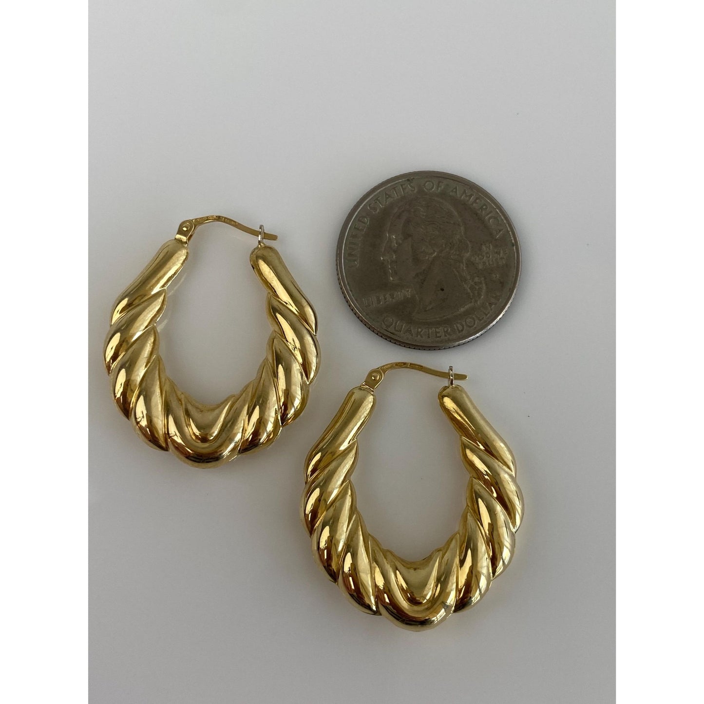 Vintage 18k Yellow Gold Hoop Earrings