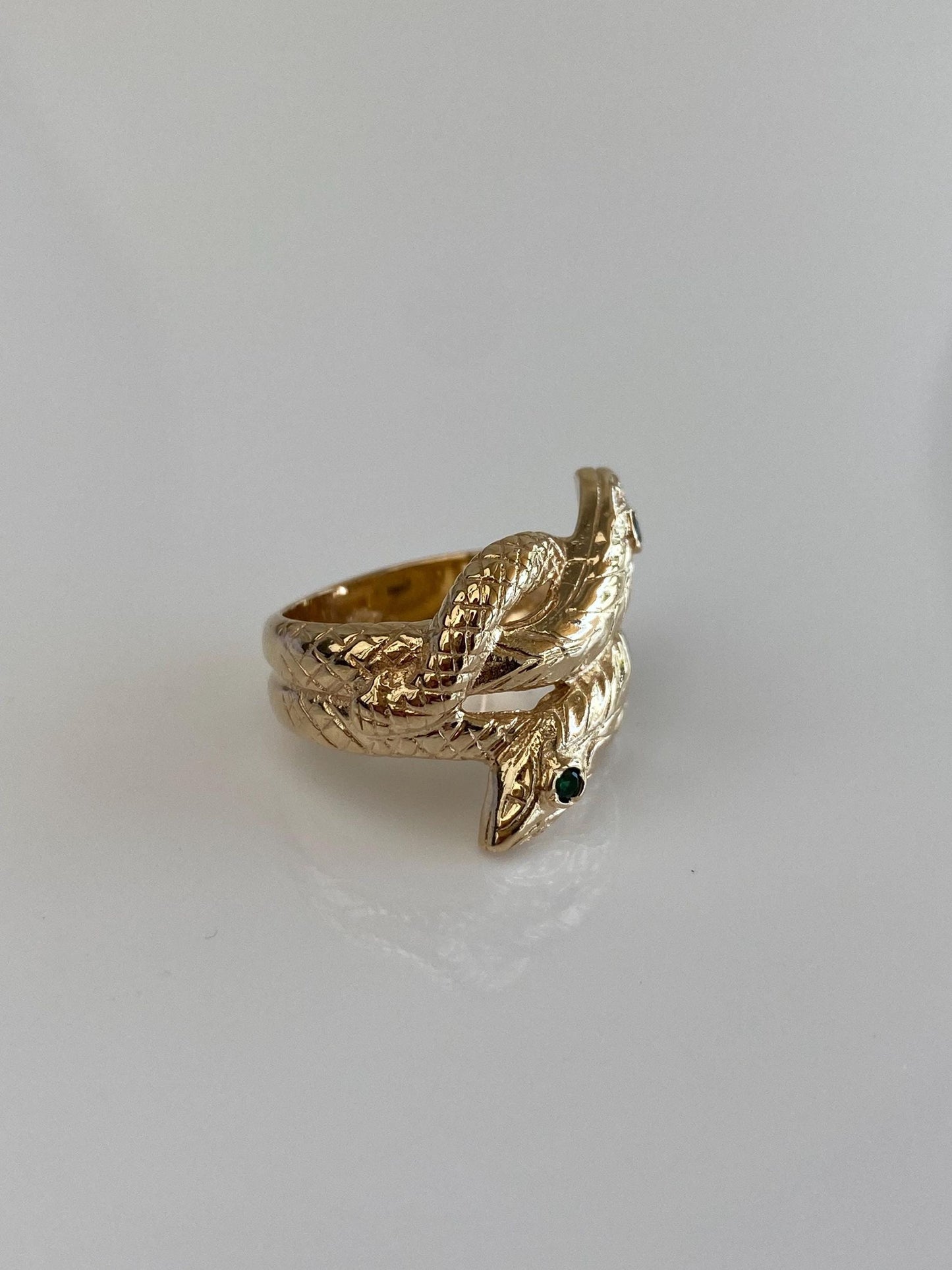 Vintage Solid 14k Yellow Gold Green Spinel Eyes Snake Ring - Size 4.25