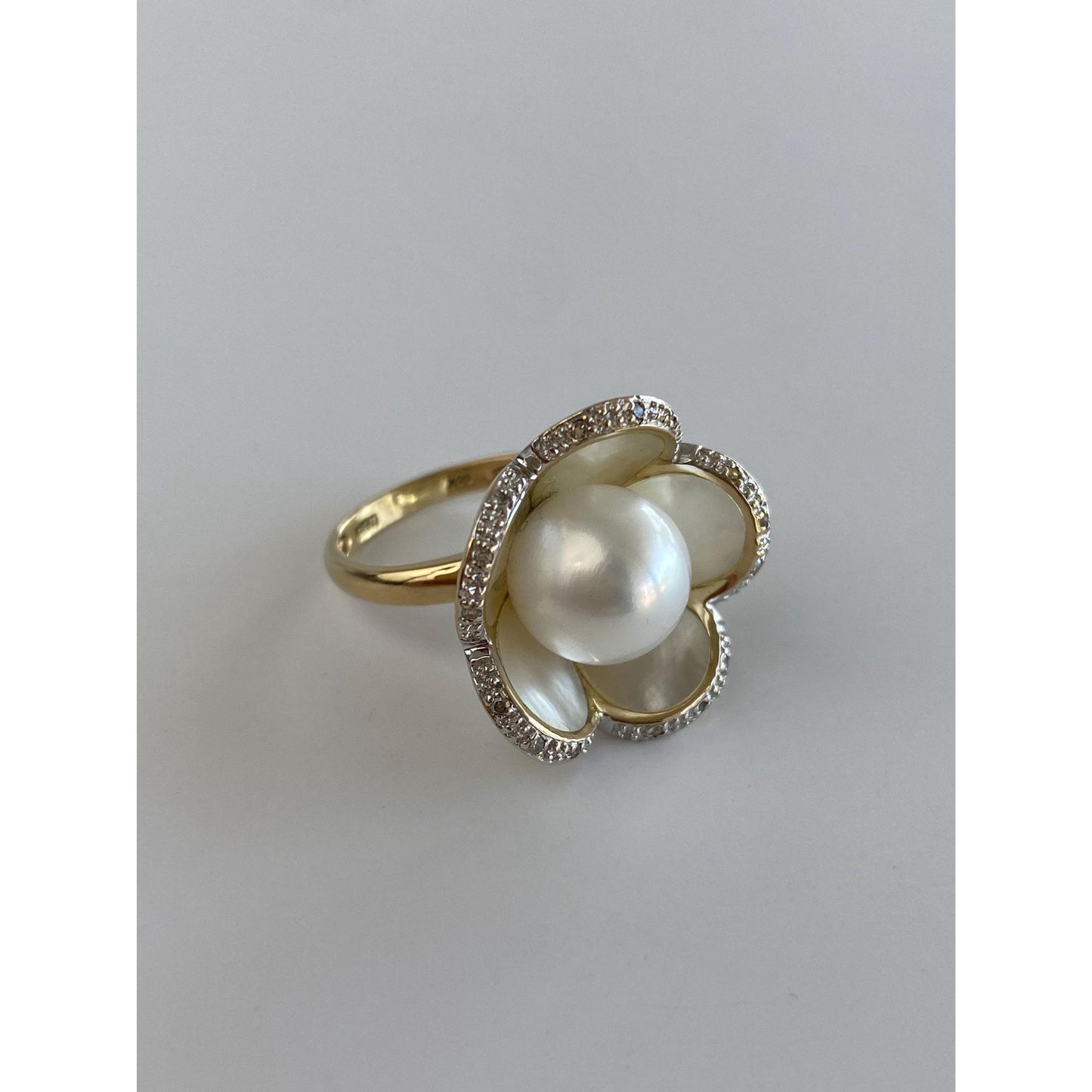Solid 14k Yellow Gold Diamond Mother of Pearl Pearl Flower Ring - Size 5.5