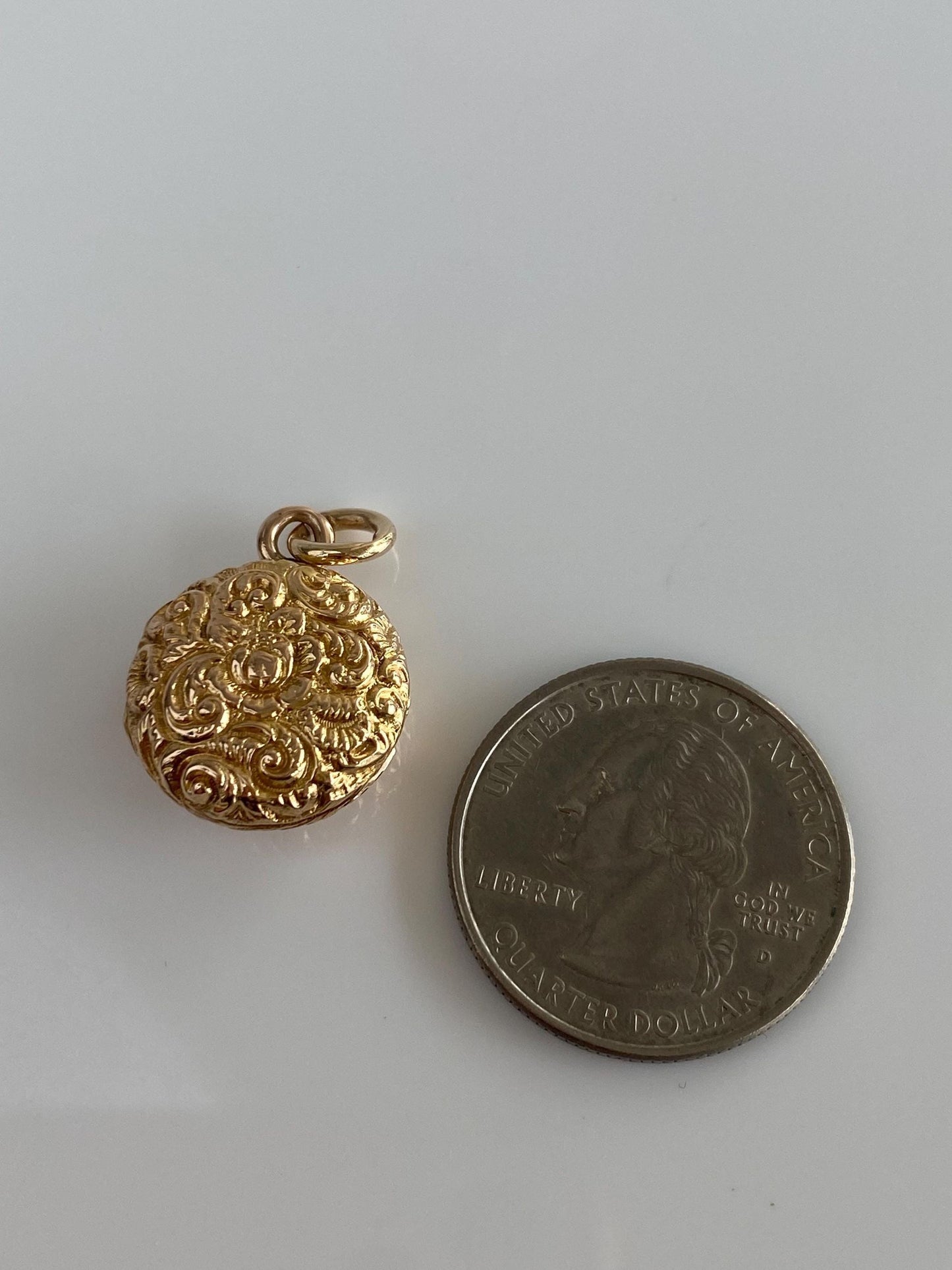 Vintage Solid 18k Yellow Gold Embossed Design Locket Charm