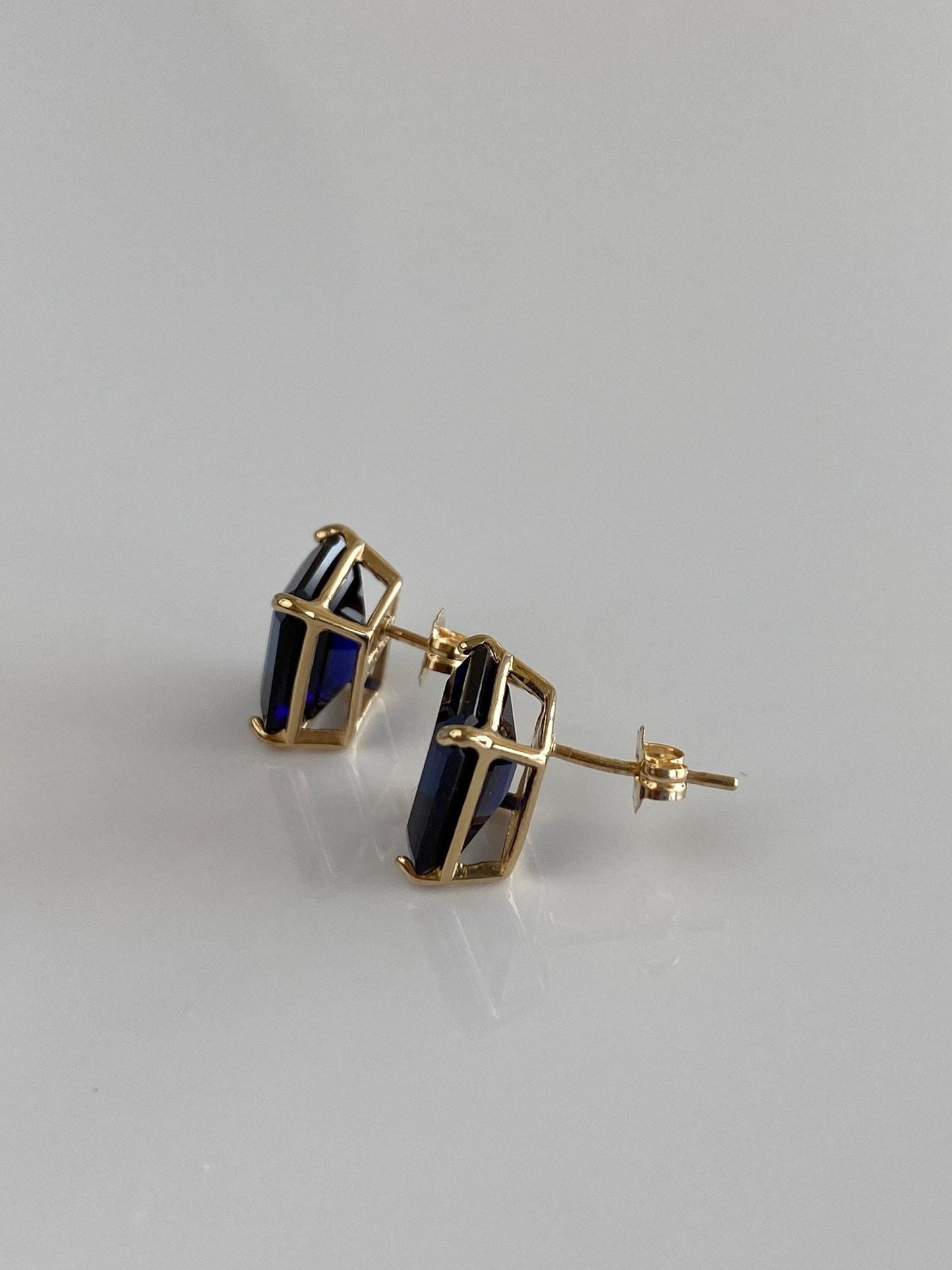 Vintage Solid 14k Yellow Gold Blue Sapphire Stud Earrings