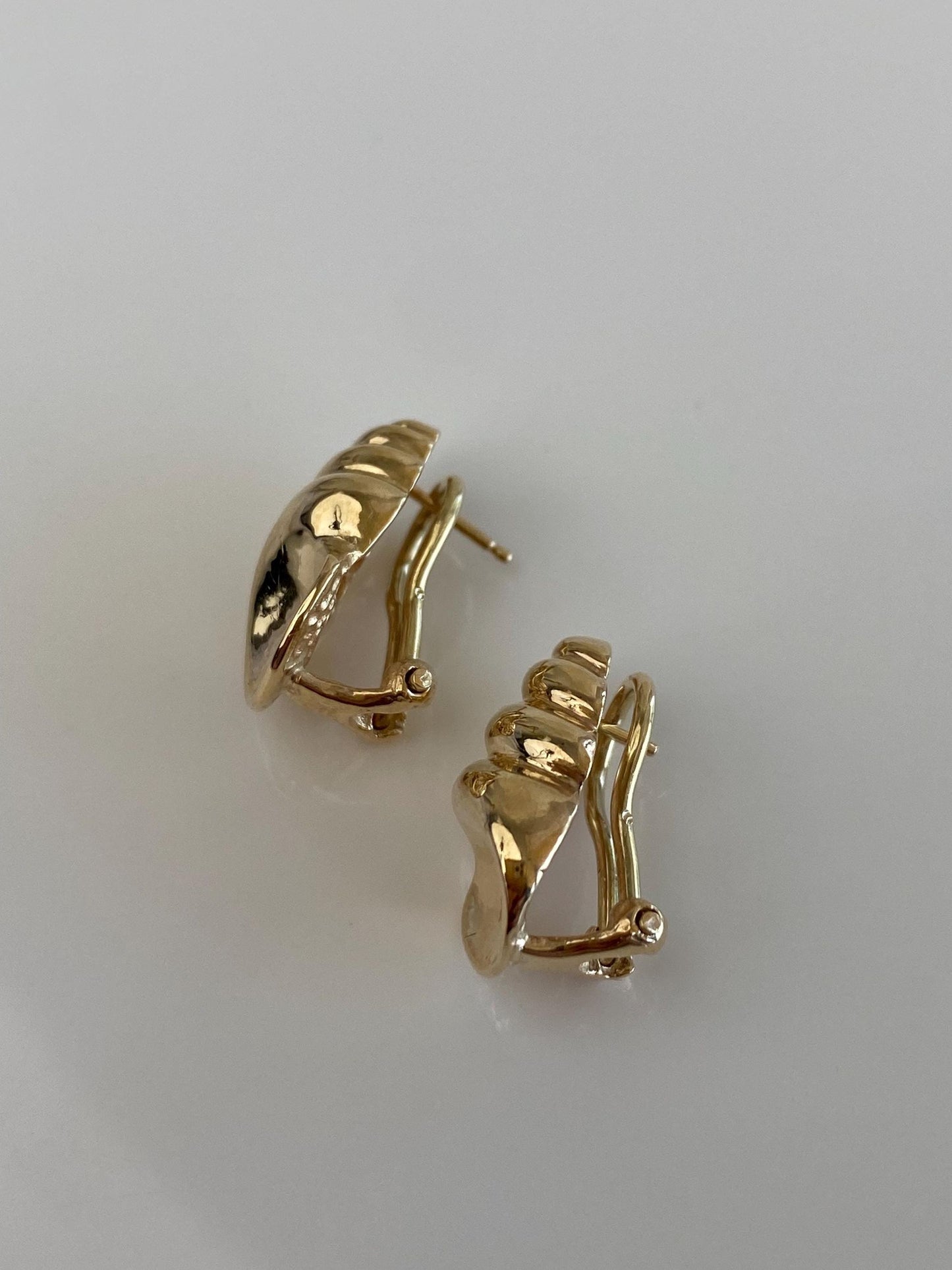 Vintage Solid 14k Yellow Gold Shell Drop Earrings