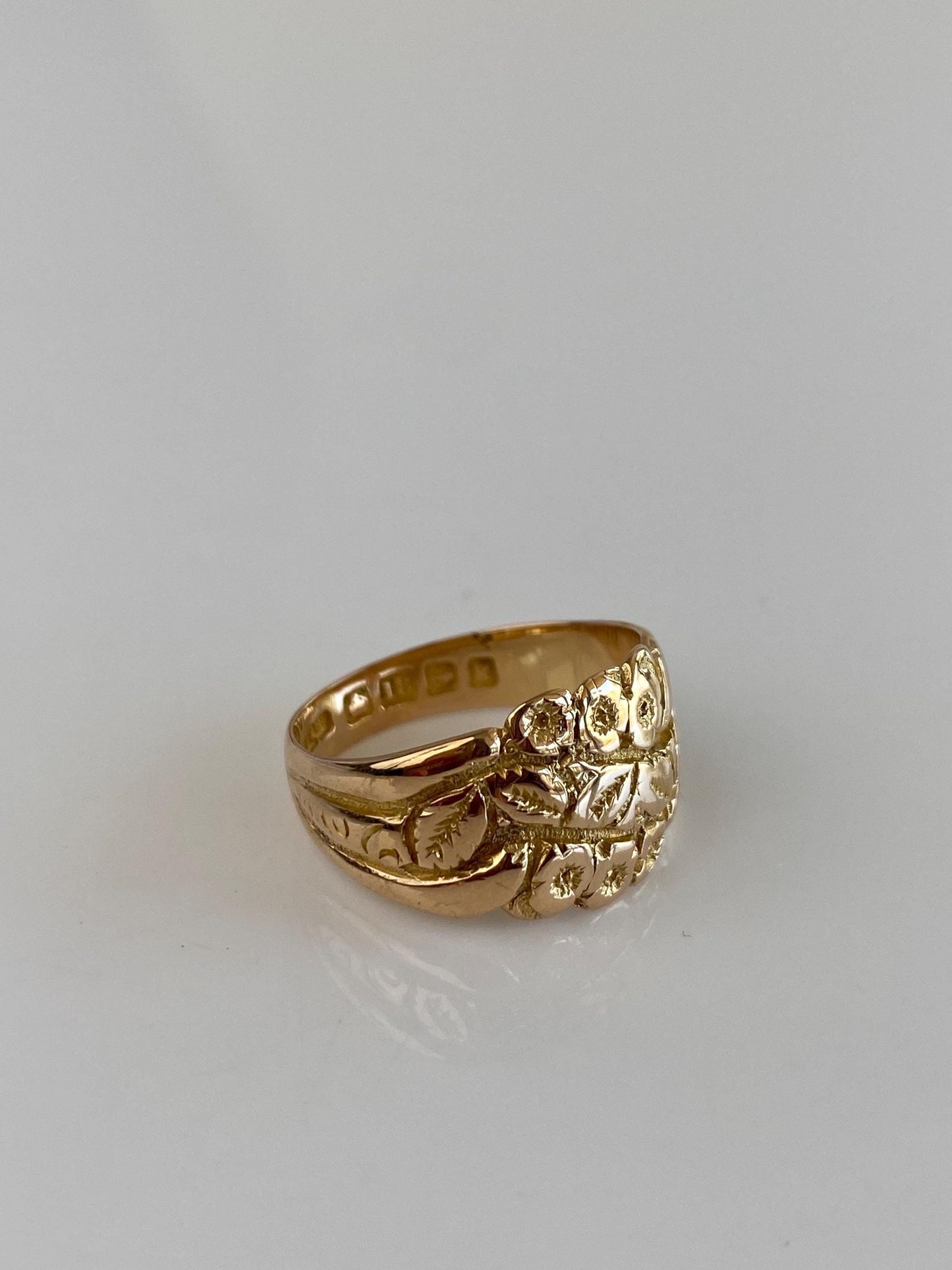 Vintage Solid 18k Yellow Gold Designed Ring Band - Size 6.25