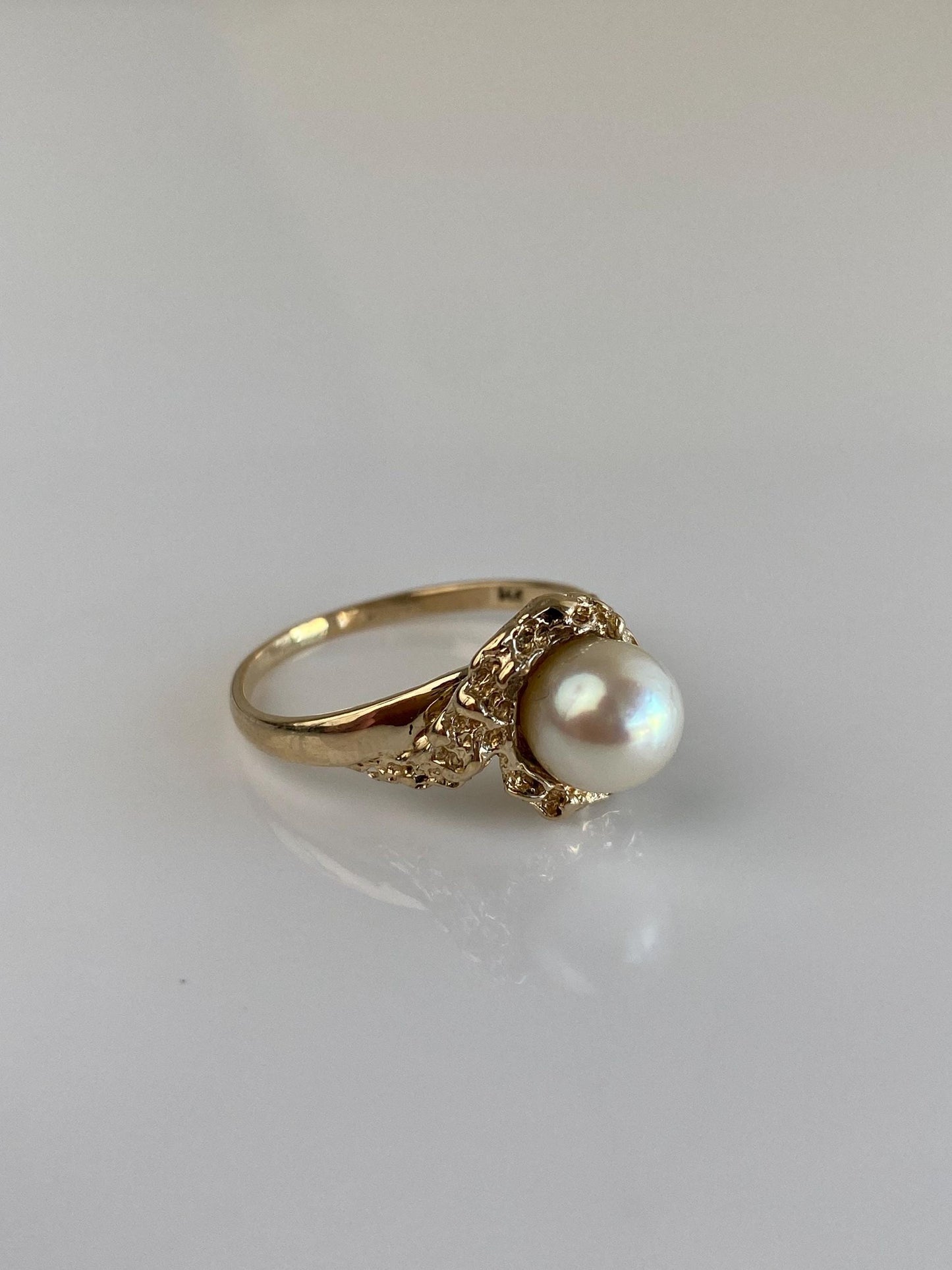 Vintage Solid 14k Yellow Gold Pearl Ring - Size 9