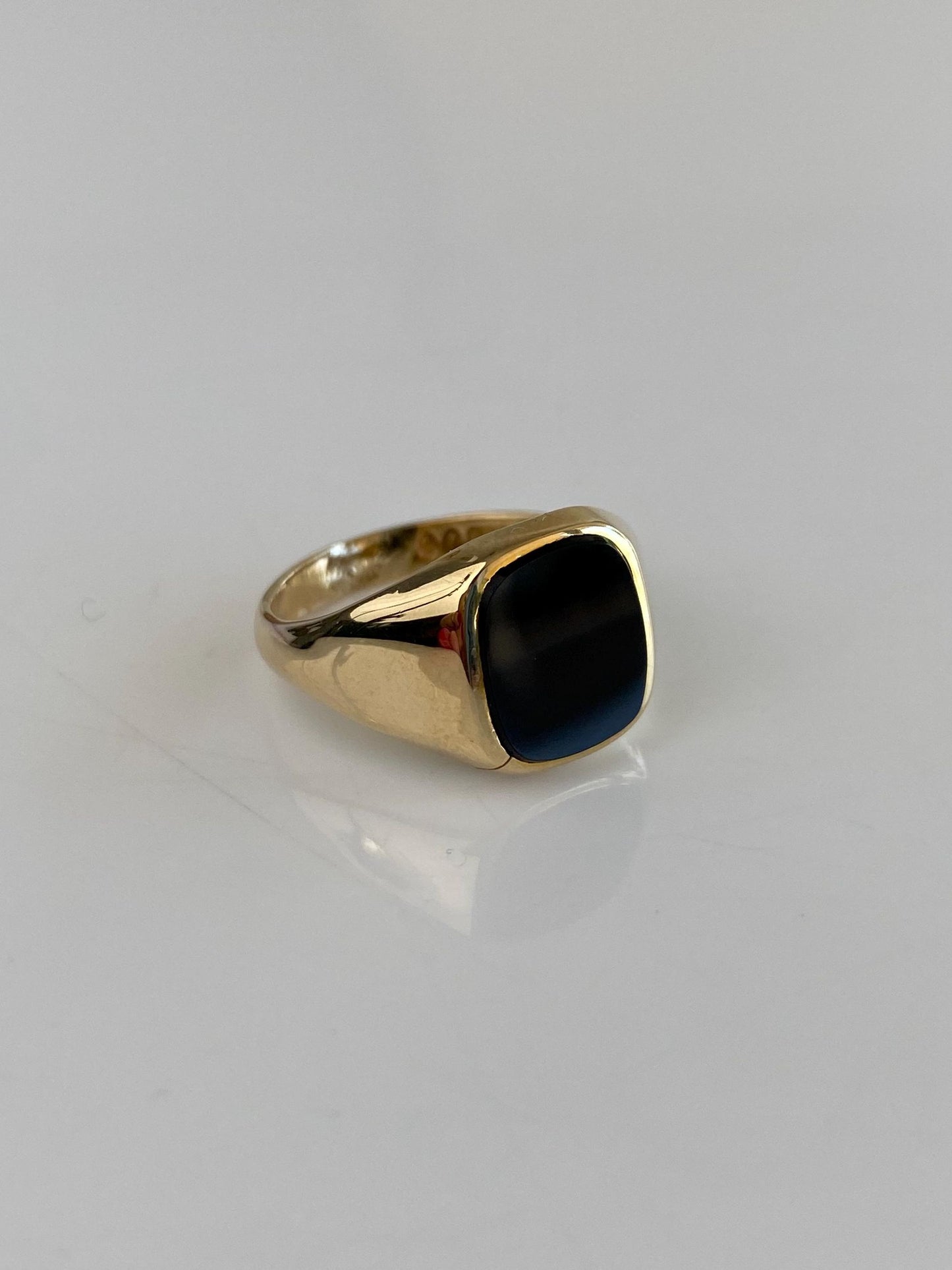 Vintage Solid 9k Yellow Gold Onyx Signet Ring - Size 6.25