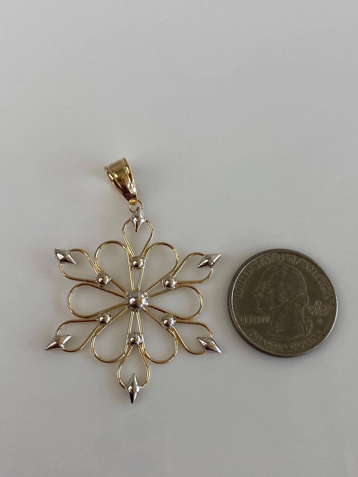 Vintage Solid 14k White & Yellow Gold Wire Flower Snowflake Charm