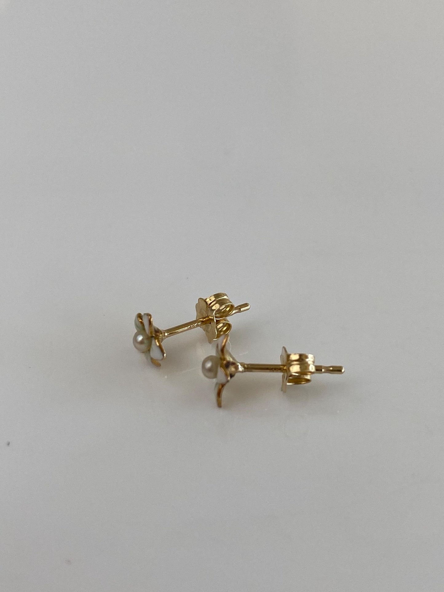 Vintage Solid 14k Yellow Gold Enamel Seed Pearl Flower Stud Earrings