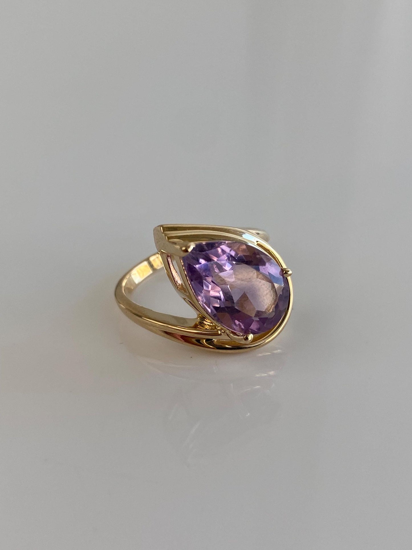 Vintage Solid 14k Yellow Gold Amethyst Teardrop Twist Ring - Size 6
