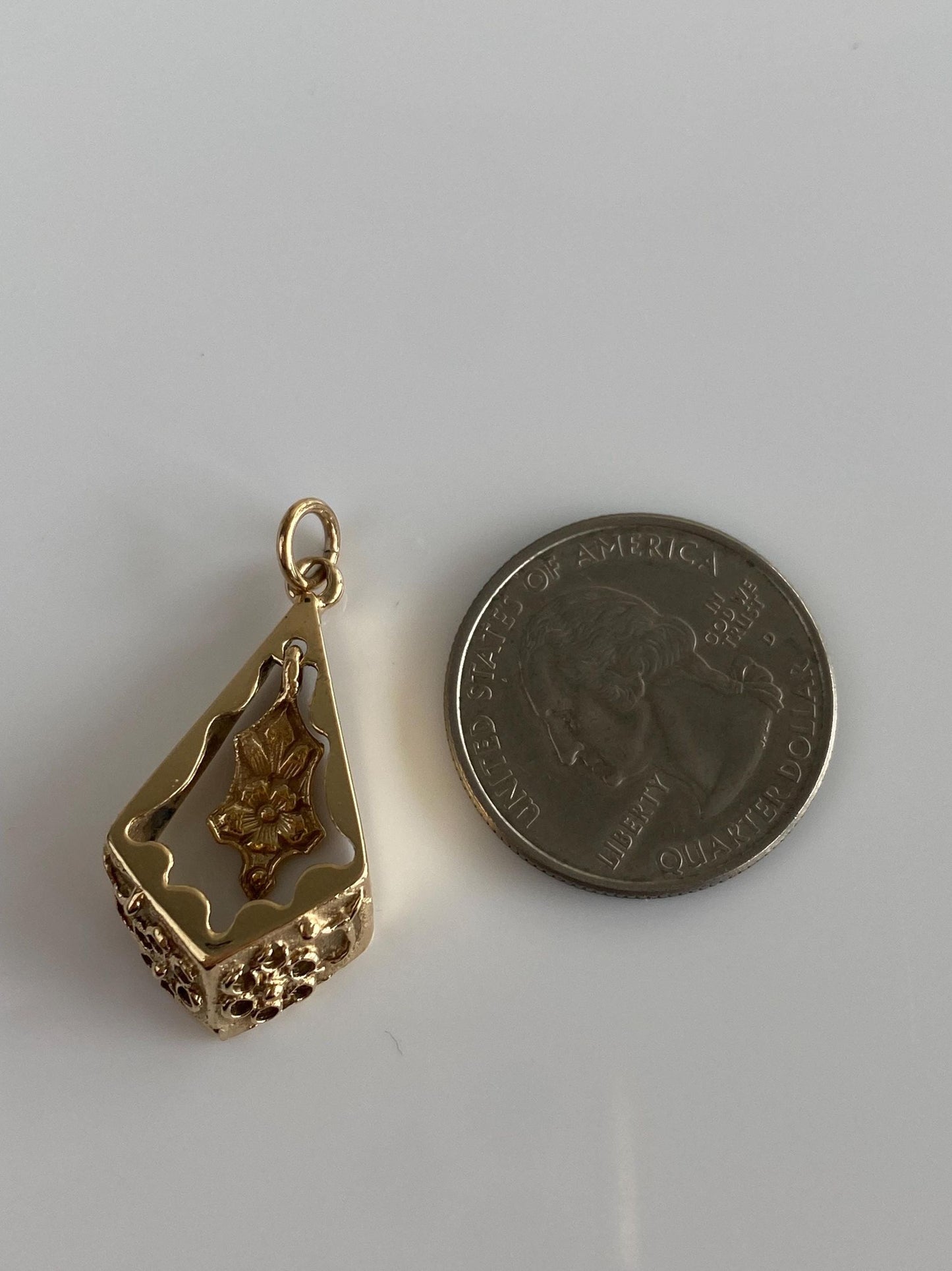 Vintage Solid 14k Yellow Gold Floral Dangle Diamond Shape Charm