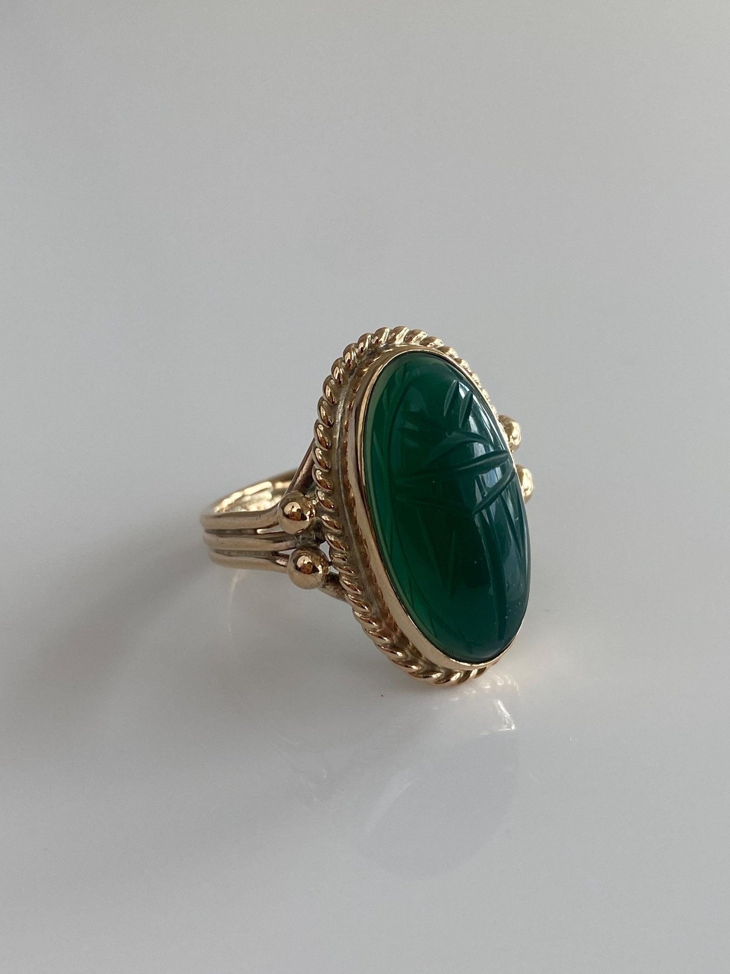 Vintage Solid 14k Yellow Gold Carved Green Chalcedony Scarab Ring - Size 7.75