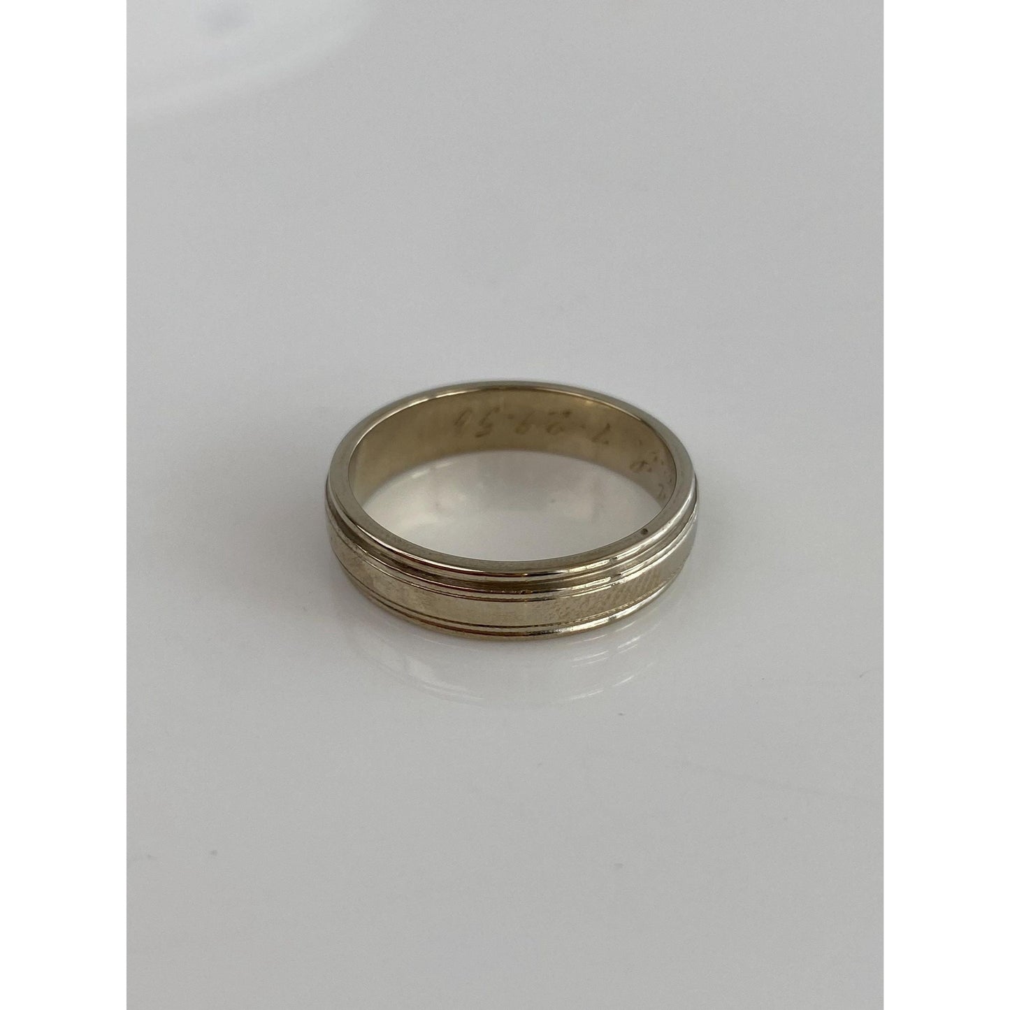 Vintage Solid 14k White Gold Lined Ring Band - Size 10