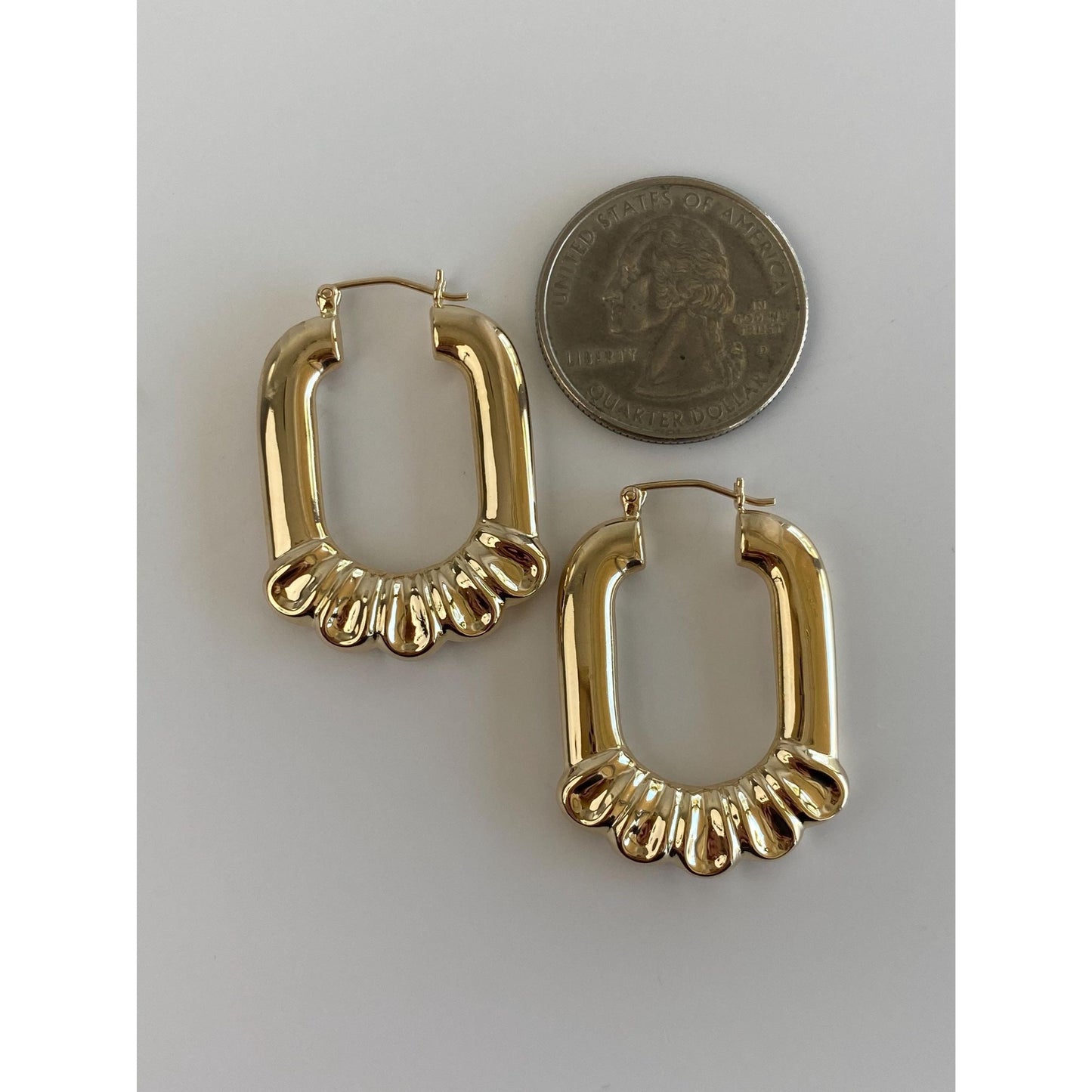 Vintage 14k Yellow Gold Scalloped Border Hoop Earrings