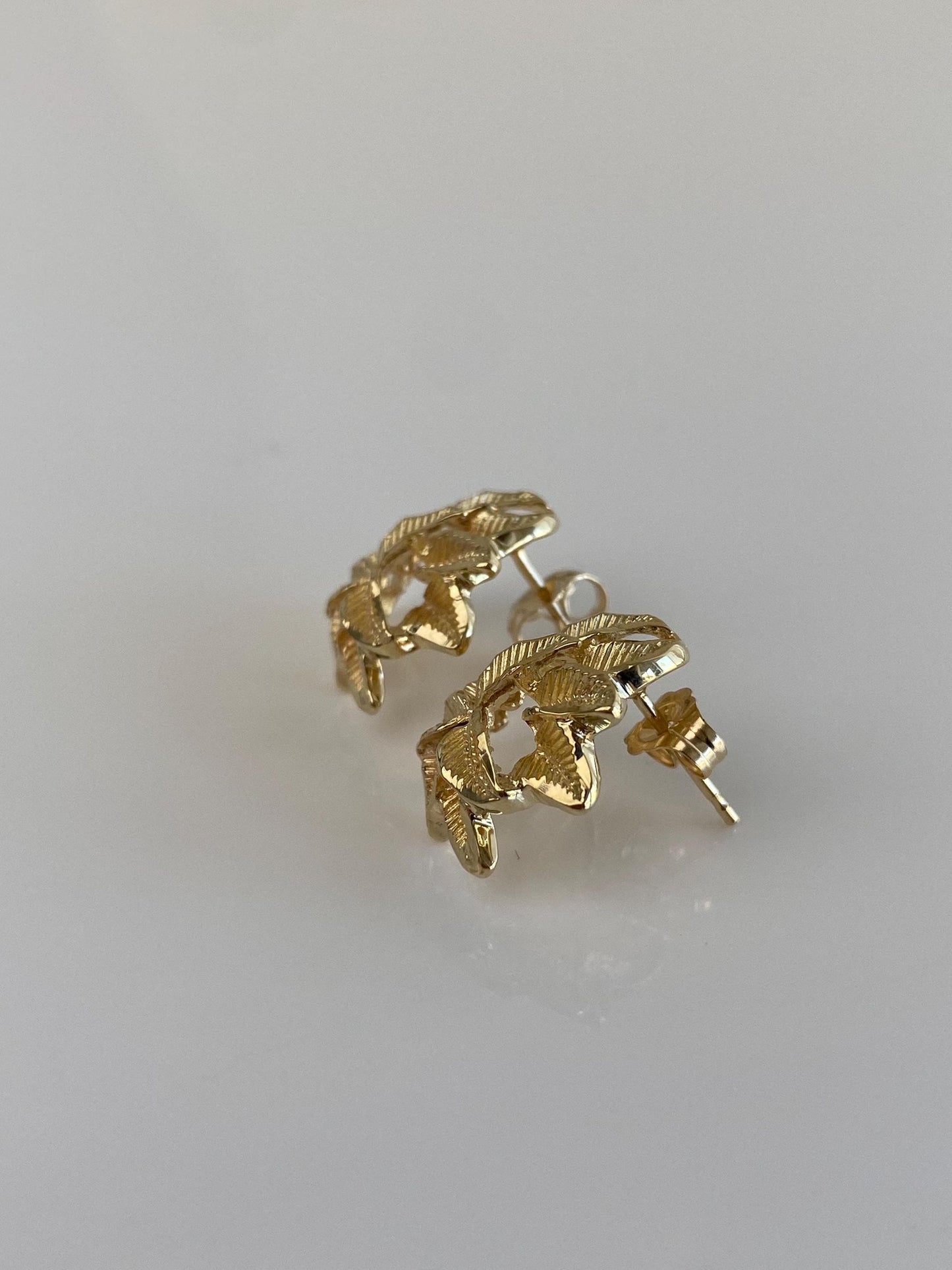 Vintage Solid 14k Yellow Gold Diamond Cut Flower Stud Earrings