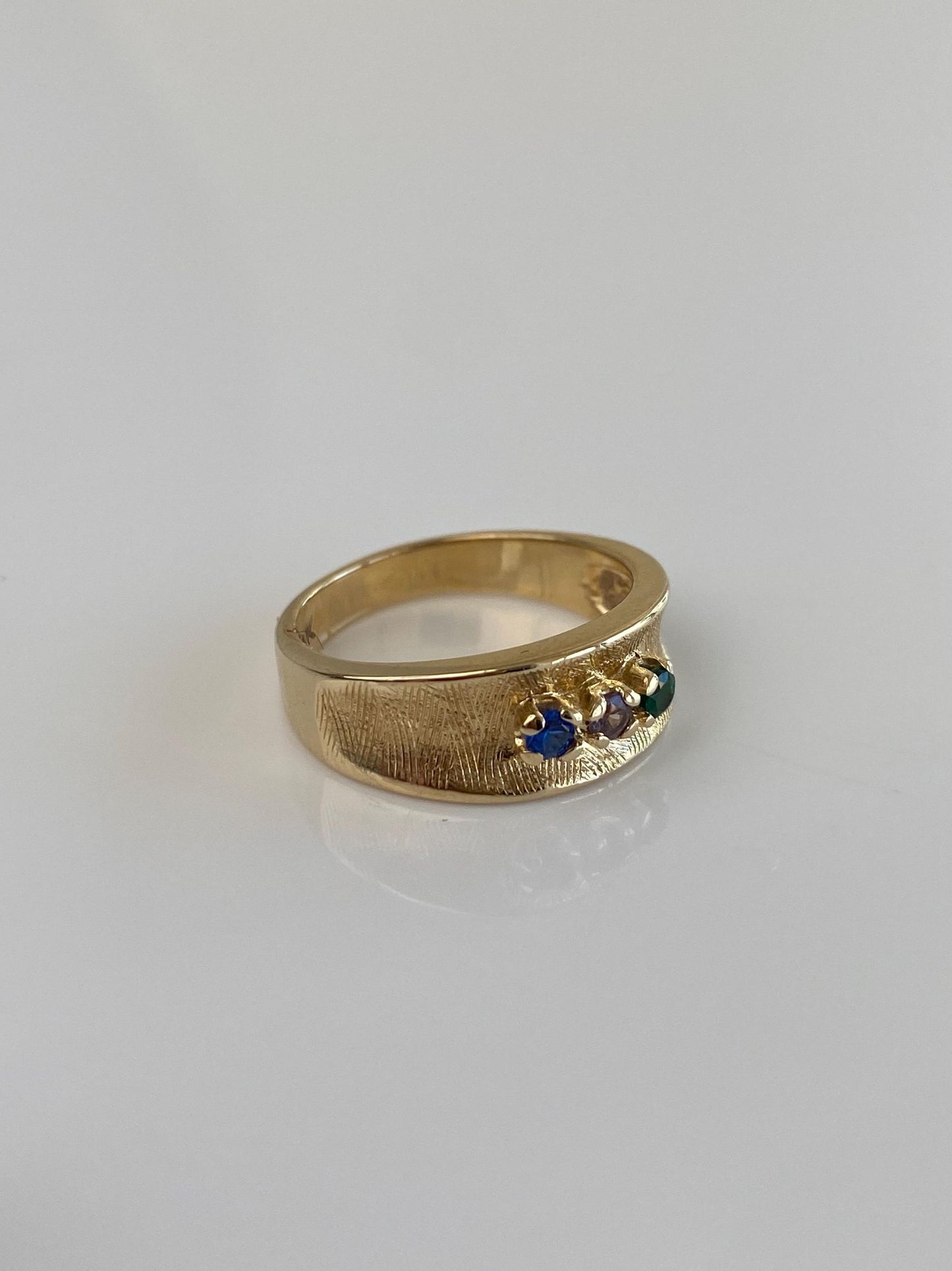 Vintage Solid 14k Yellow Gold Emerald Blue Quartz Iolite Ring Band - Size 6