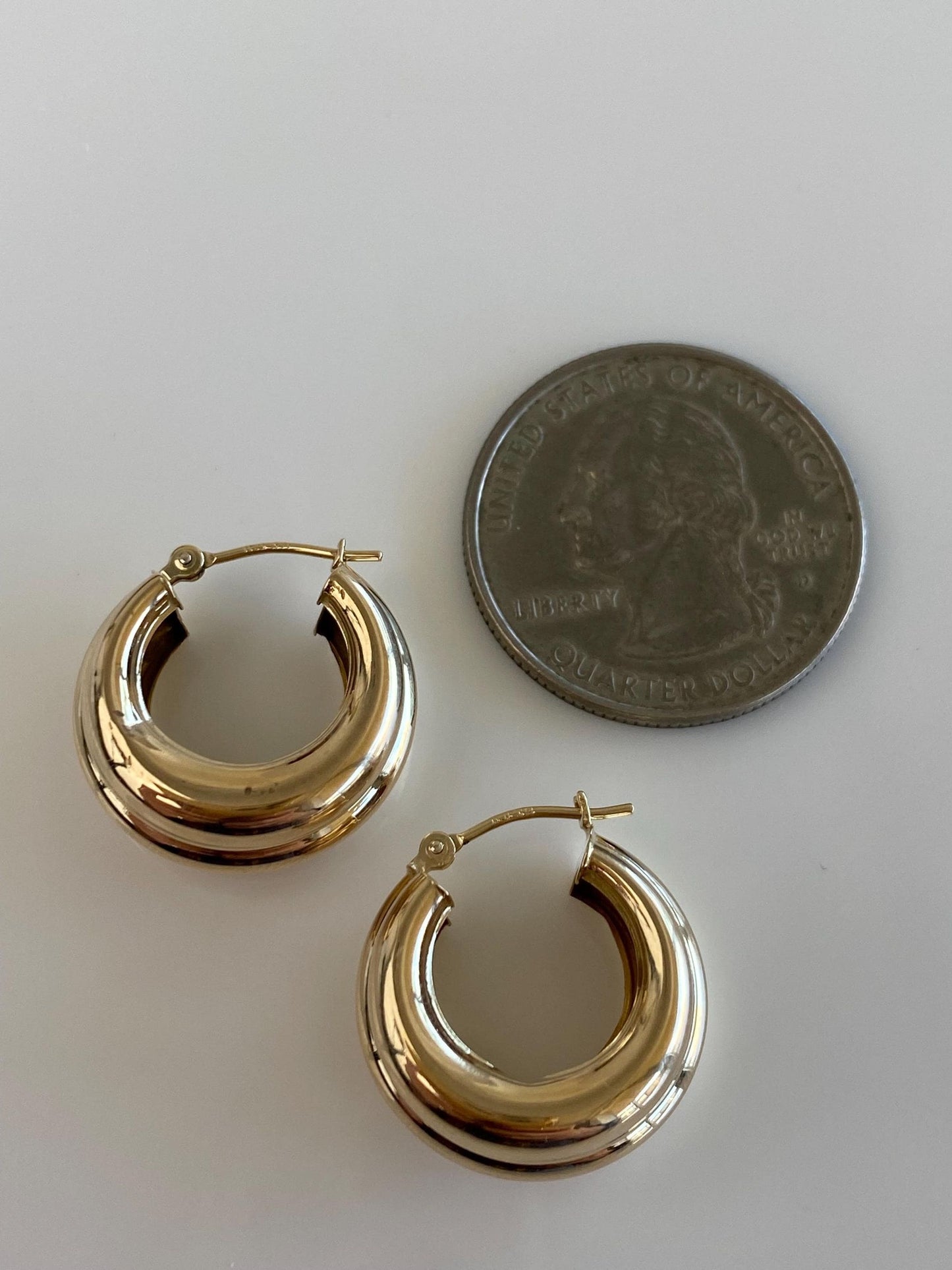Vintage 14k Yellow Gold Chunky Lined Hoop Earrings