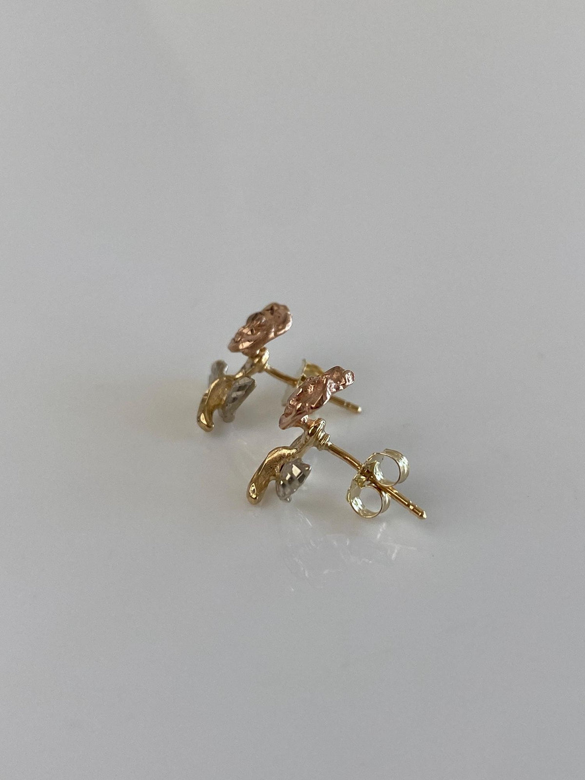 Vintage Solid 14k Tri Tone Gold Diamond Cut Rose Stud Earrings