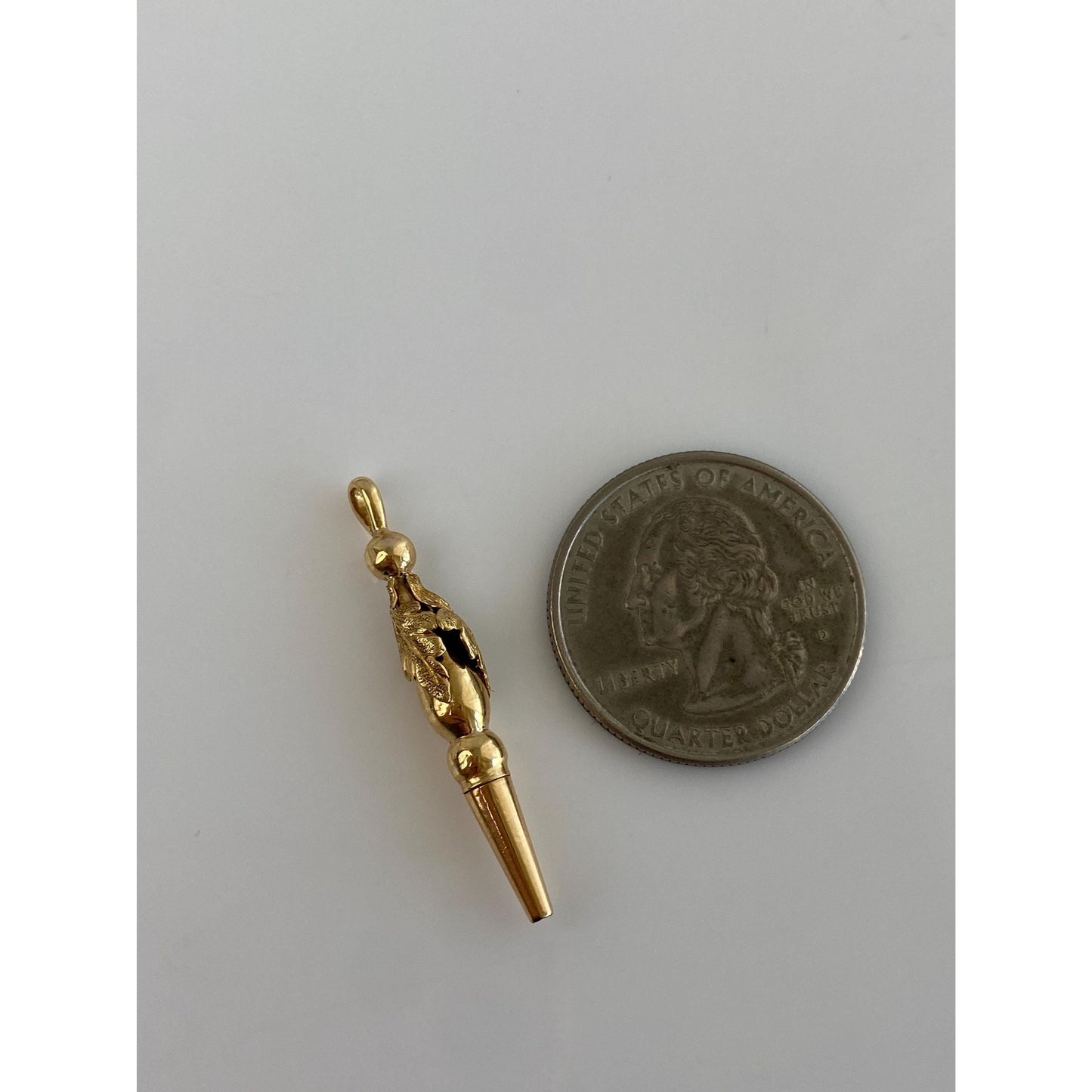 Vintage 18k Yellow Gold Leaves Key Charm