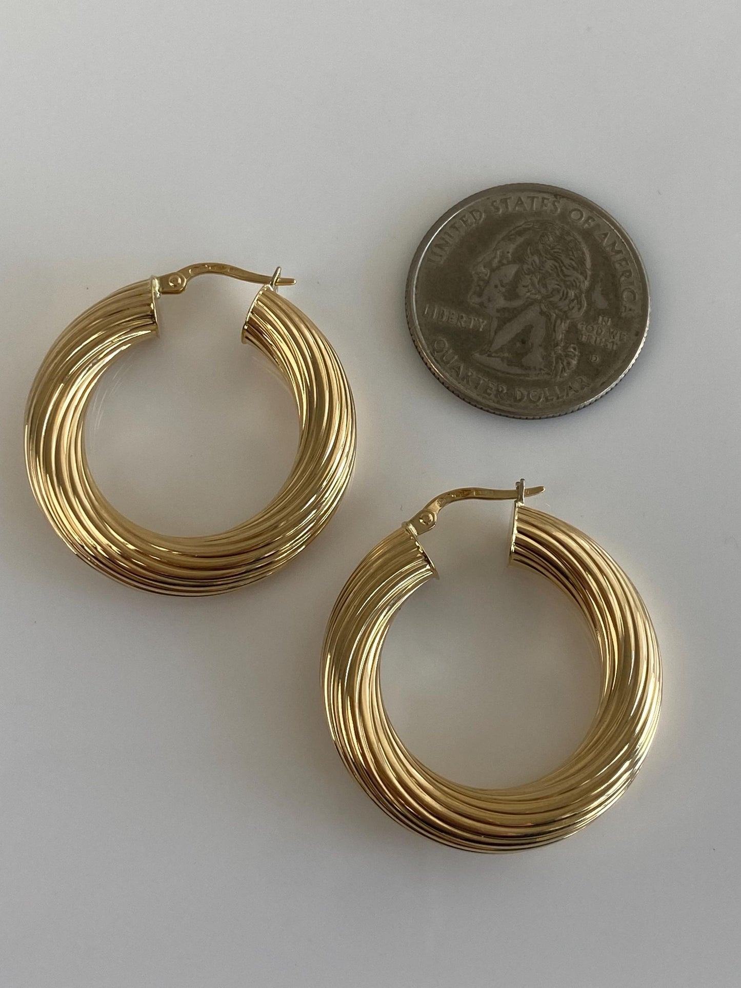 Vintage 18k Yellow Gold Chunky Lined Hoop Earrings