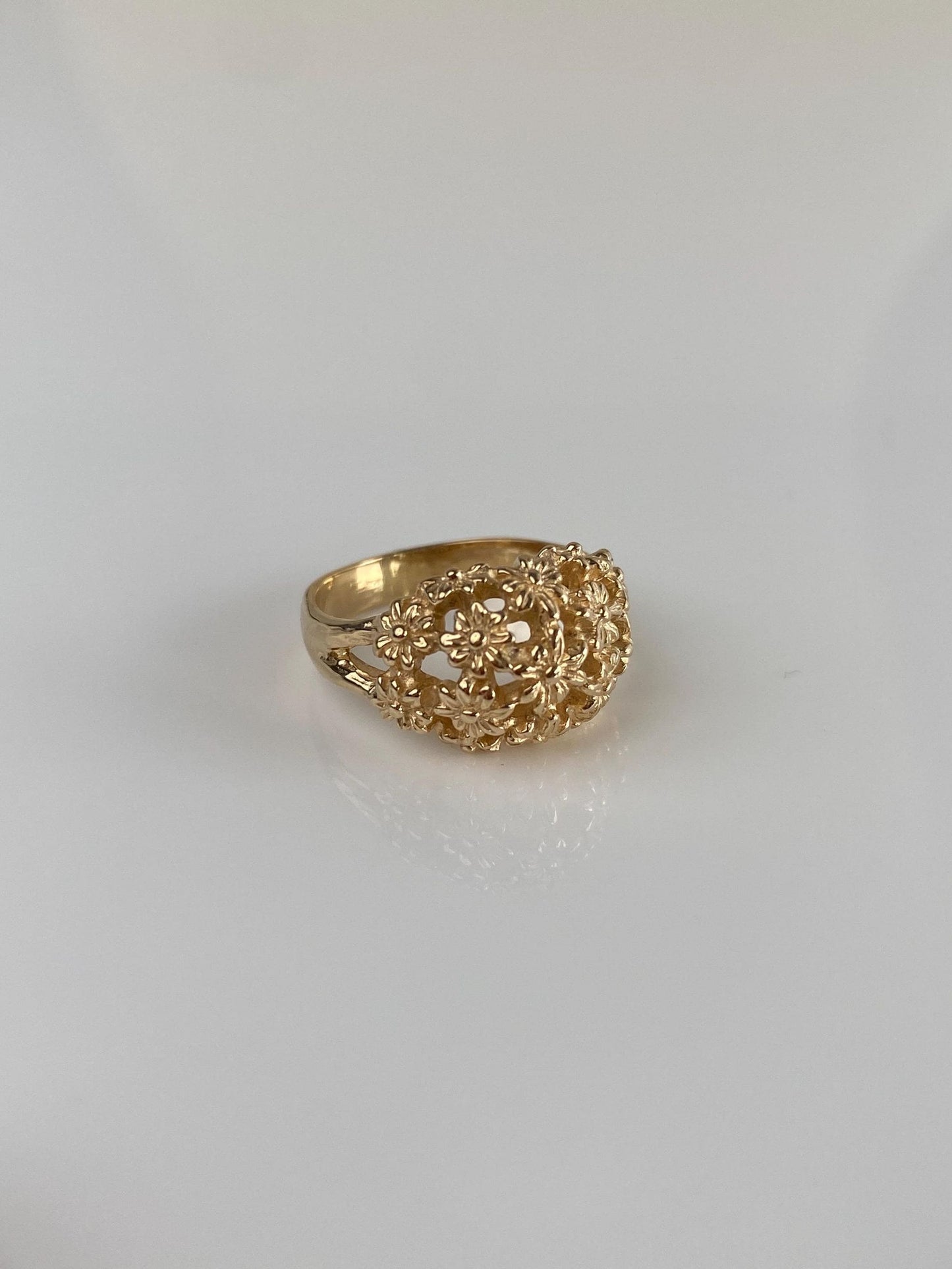 Vintage Solid 14k Yellow Gold Domed Flowers Ring - Size 4.5