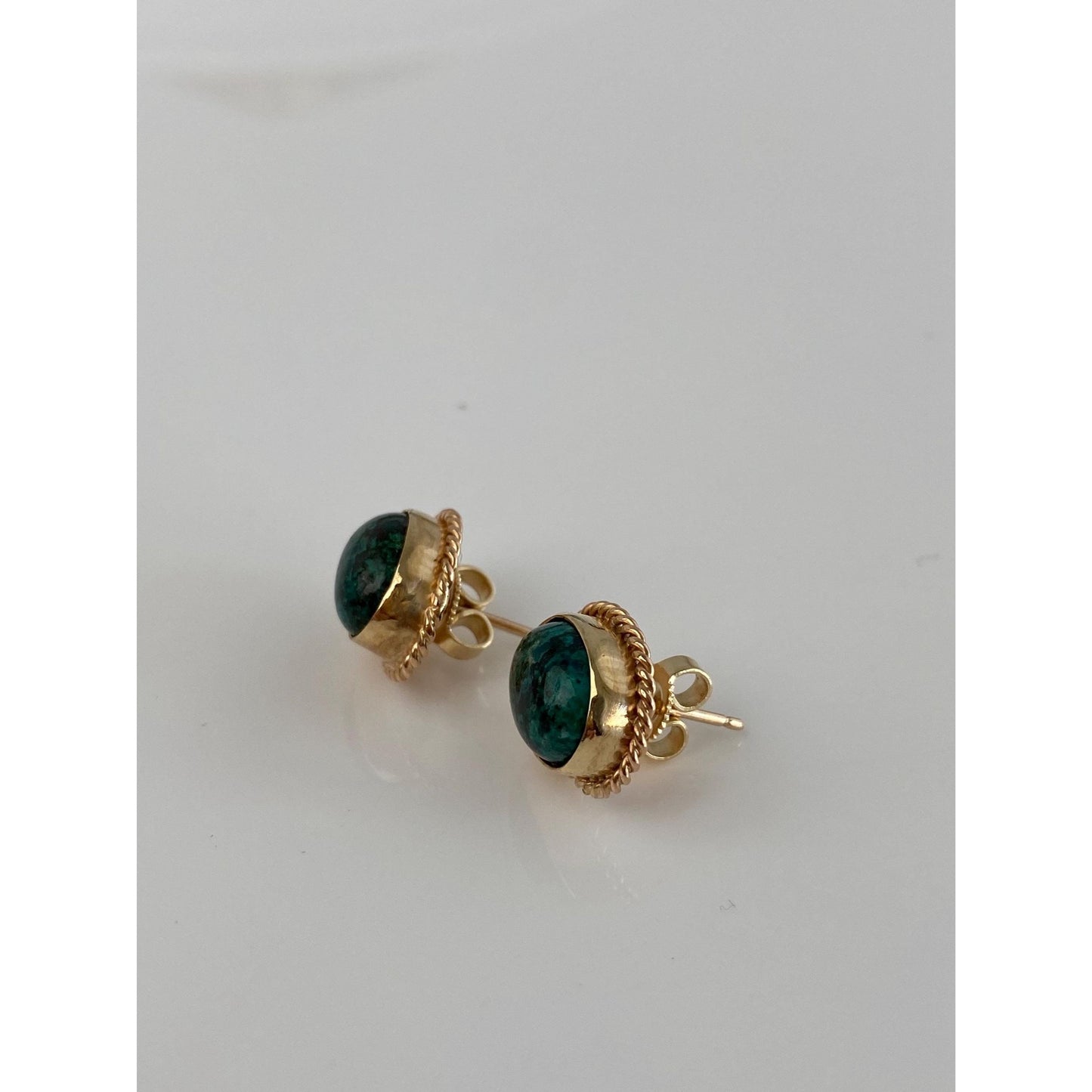 Vintage Solid 14k Yellow Gold Eilet Stone Cabochon Stud Earrings