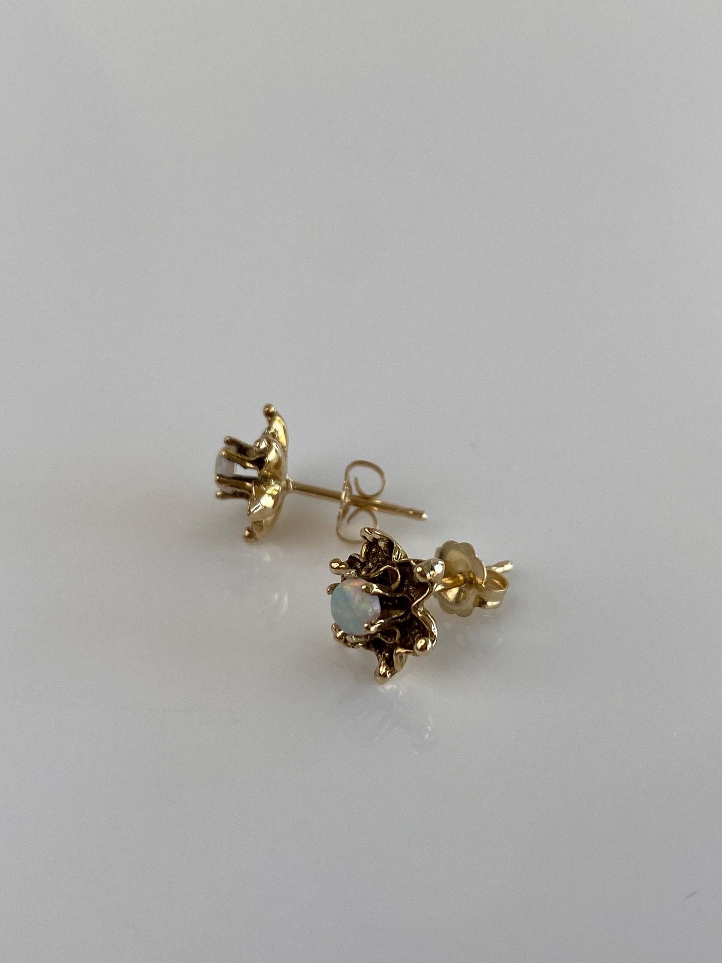 Vintage Solid 14k Yellow Gold Opal Flower Stud Earrings