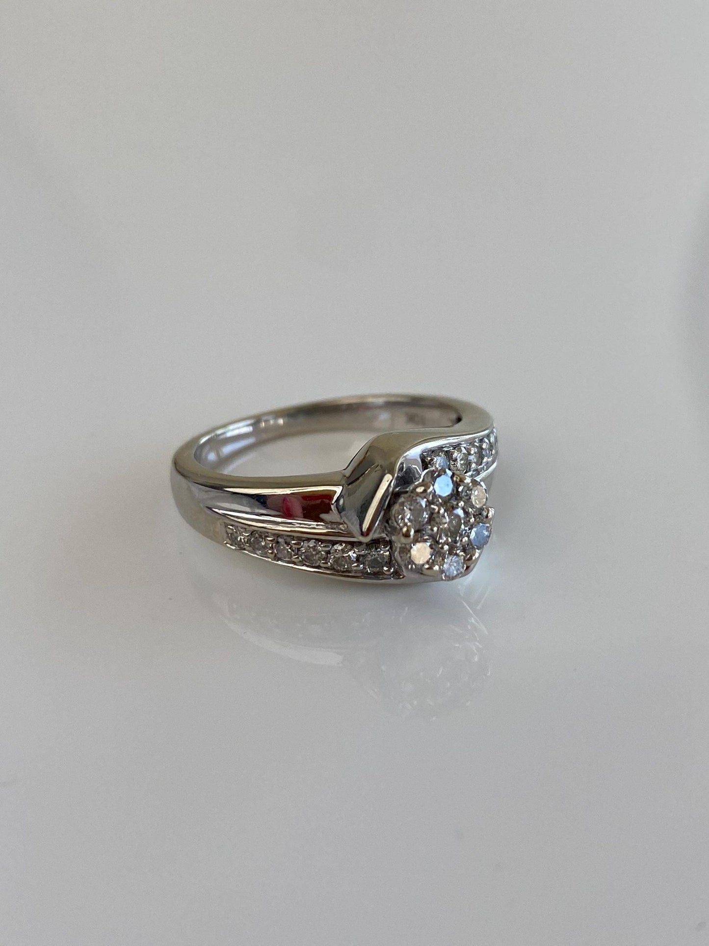 Vintage Solid 10k White Gold Diamond Cluster Twist Ring - Size 7