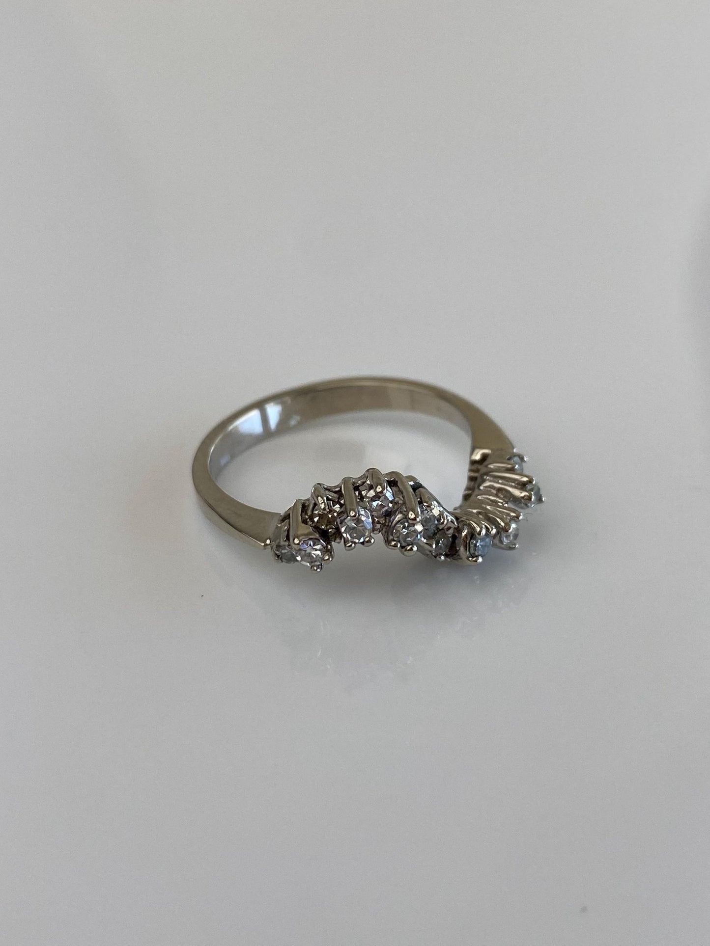Vintage Solid 14k White Gold Diamond Wavy Ring Band - Size 7.25